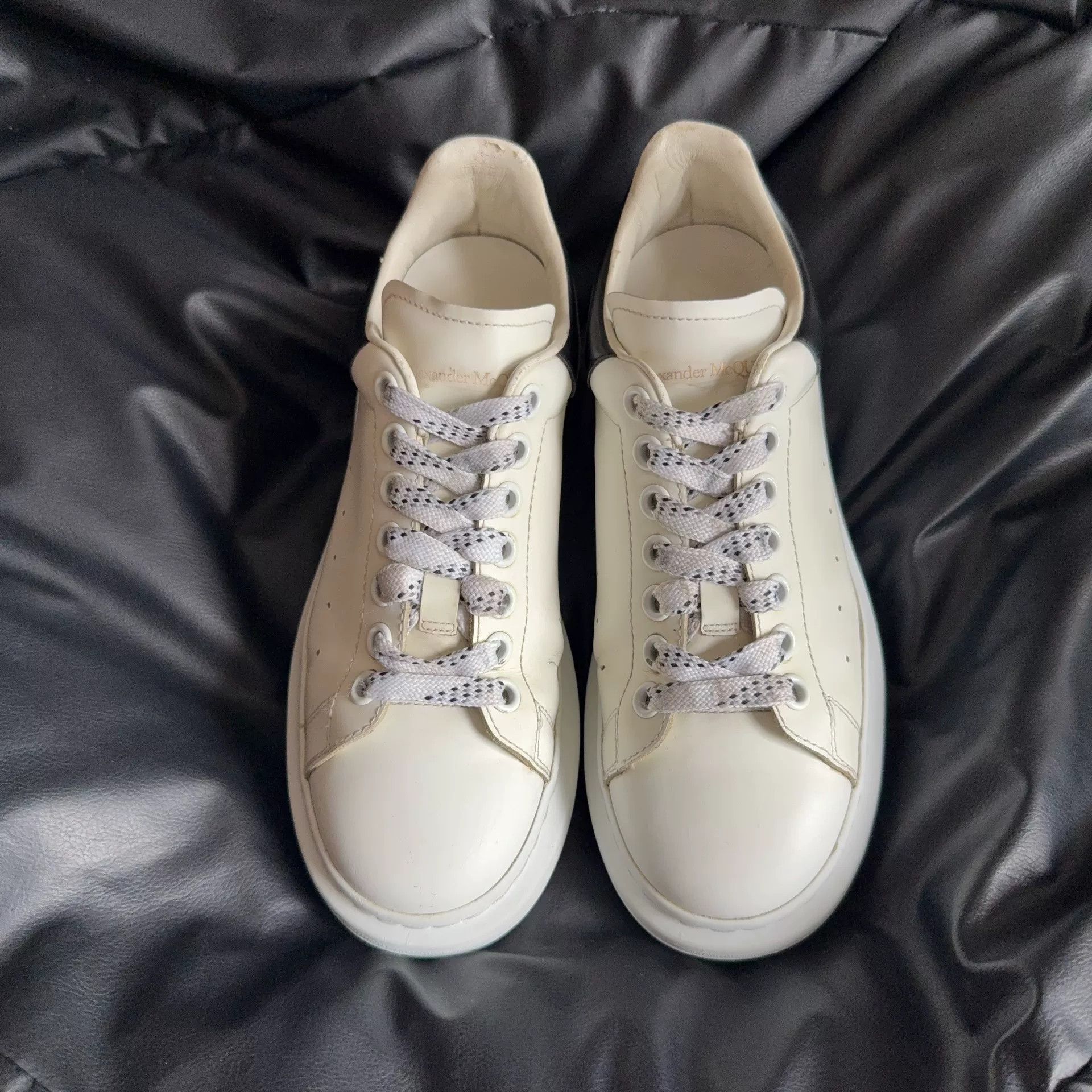 Alexander McQueen Alexander McQueen Black Lowtop Sneakers 40 Men Size US 7.5 / EU 40-41 - 2 Thumbnail