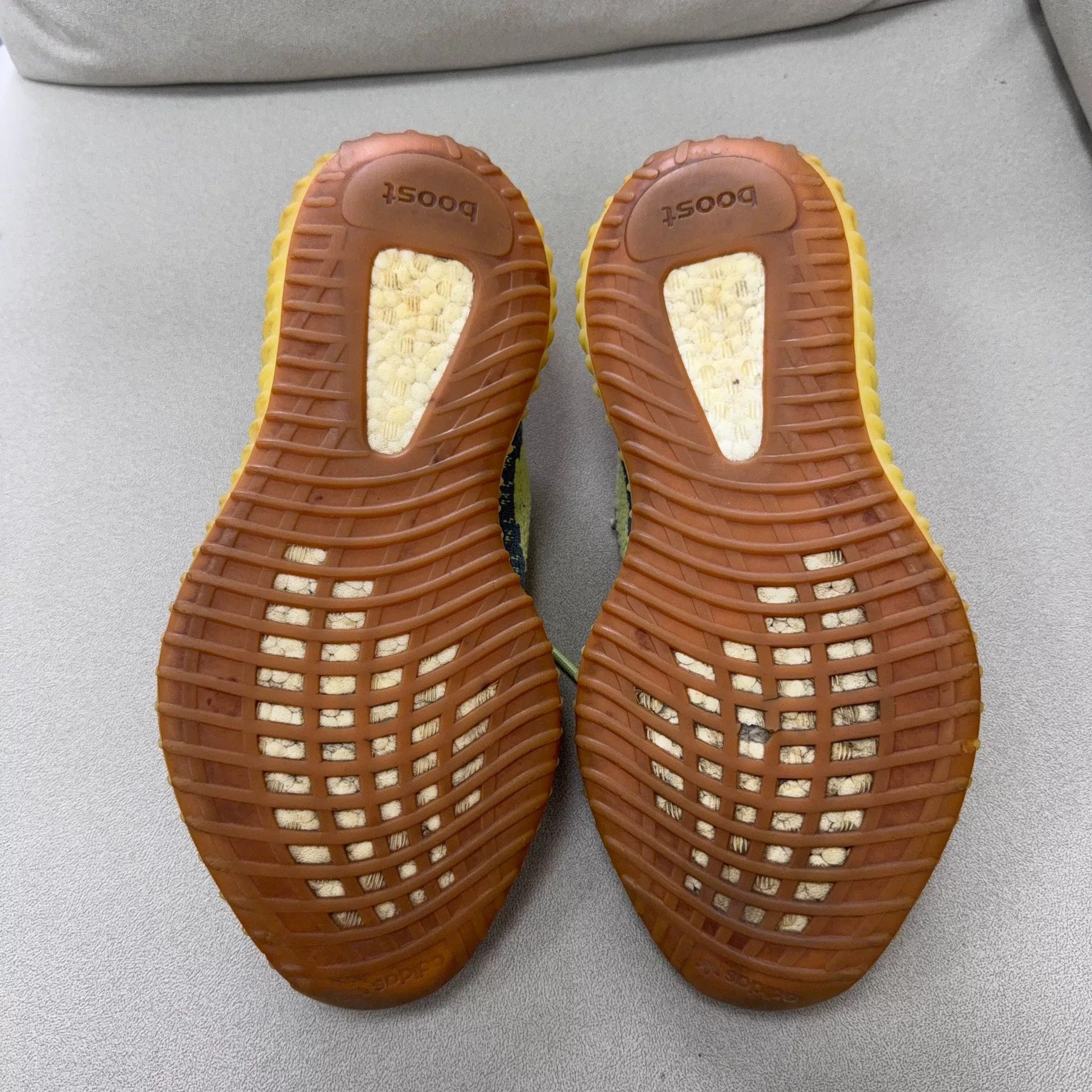 Yeezy Yeezy Yellow Lowtop Sneakers 42 Men Size US 9 / EU 42 - 4 Thumbnail