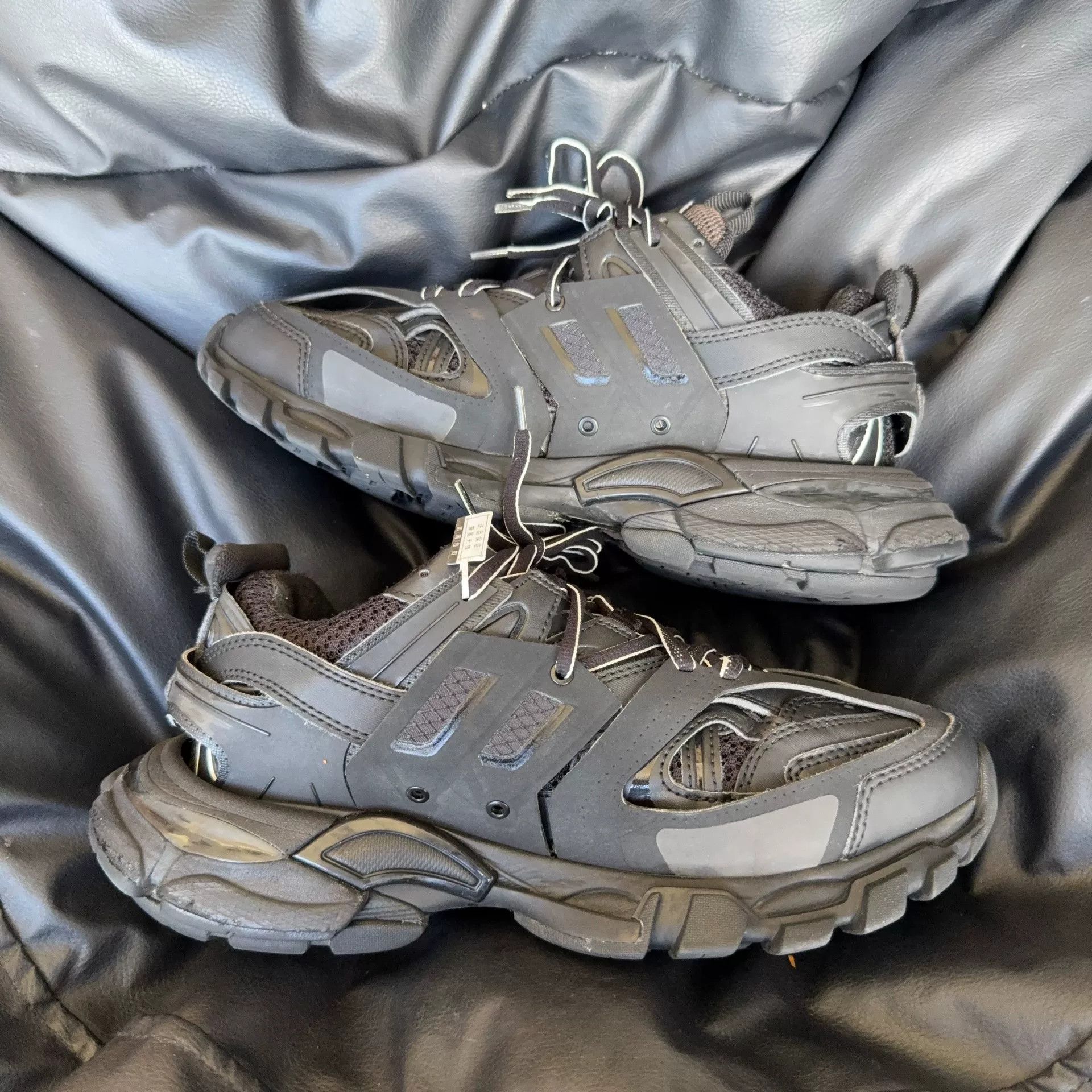 Balenciaga Balenciaga Black Lowtop Sneakers 38 Women Size US 7.5 / IT 37.5 - 6 Thumbnail