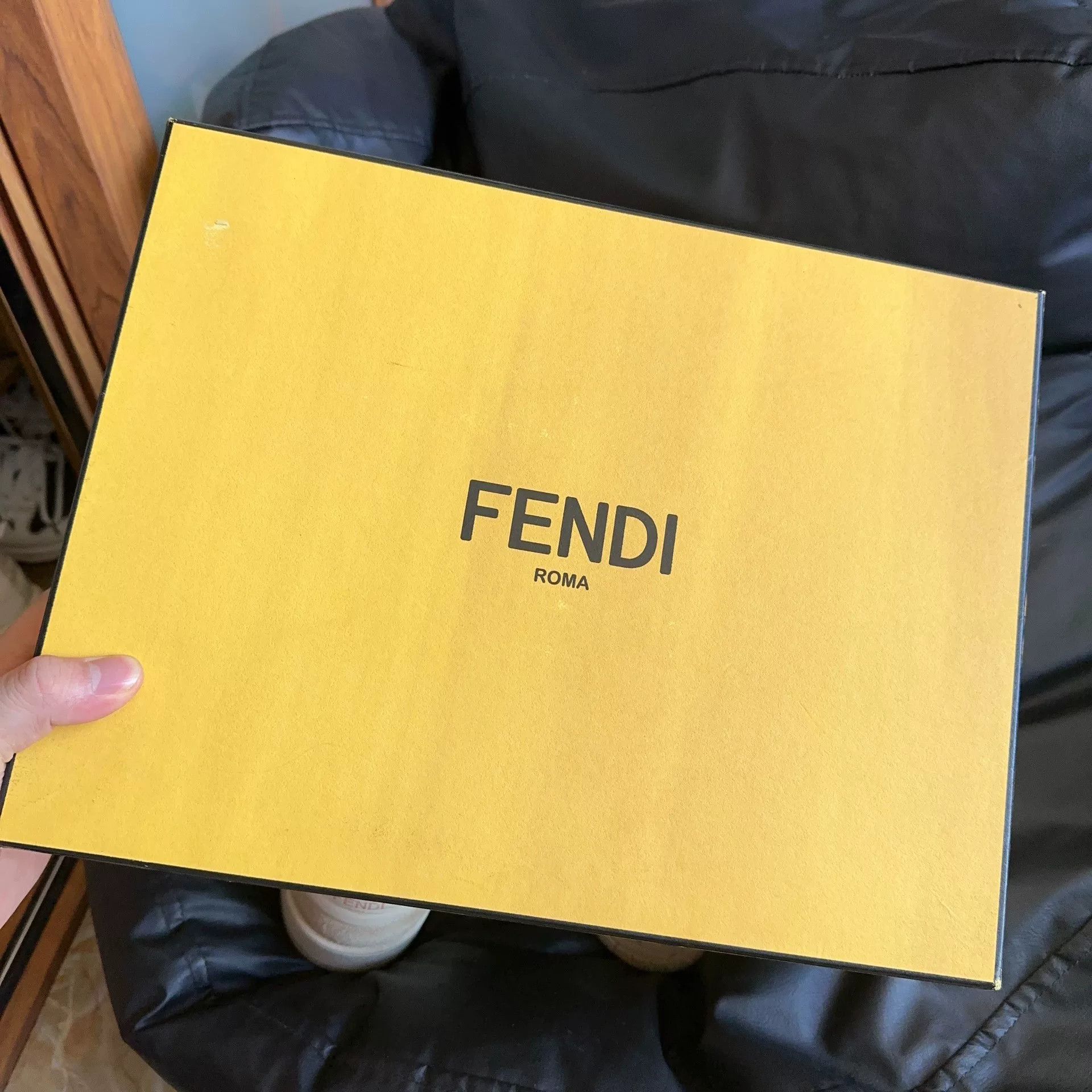 Fendi Fendi Suede Lowtop Sneakers 38 Women Size US 7.5 / IT 37.5 - 7 Thumbnail