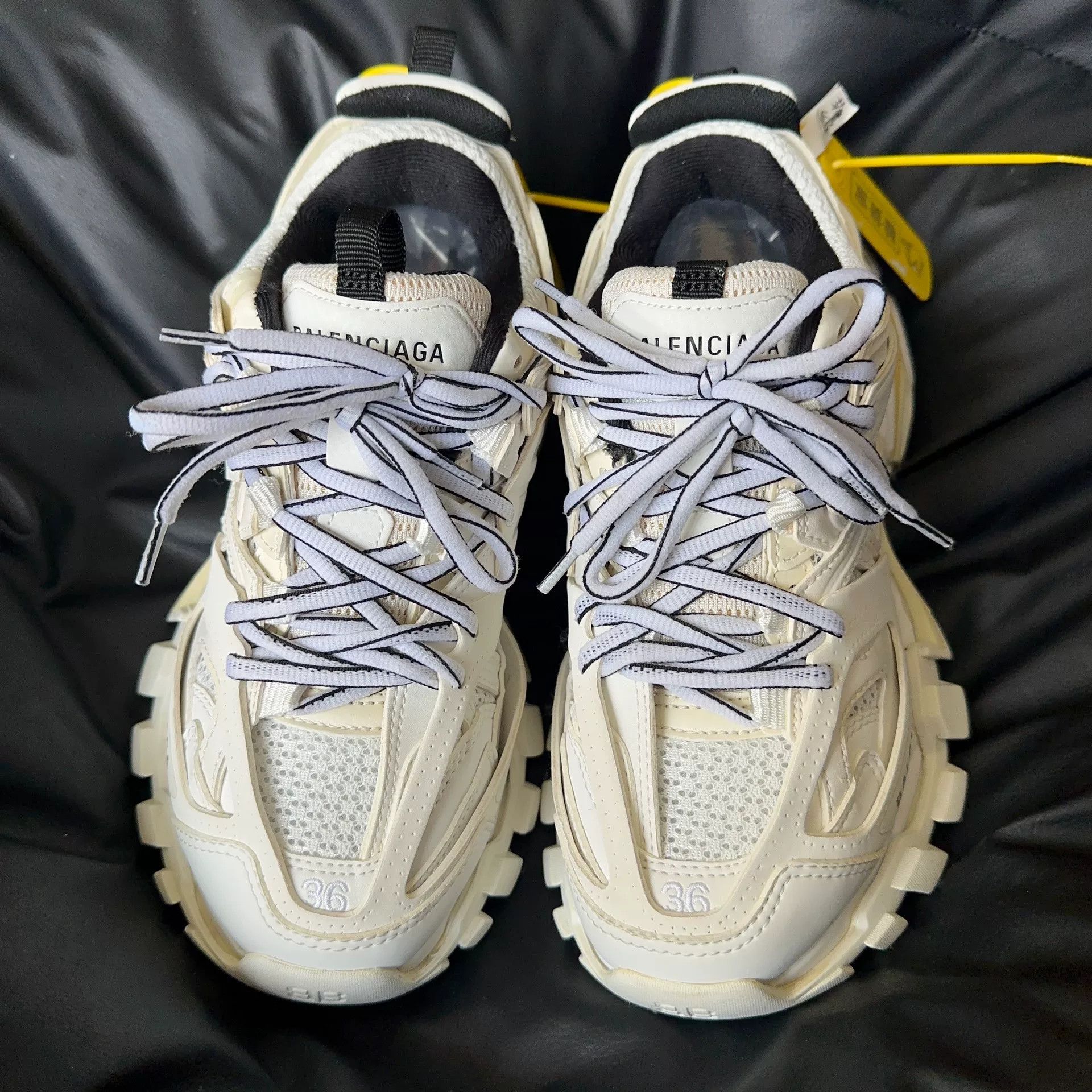 Balenciaga Balenciaga White Lowtop Sneakers 36 Women Size US 6 / IT 36 - 2 Thumbnail