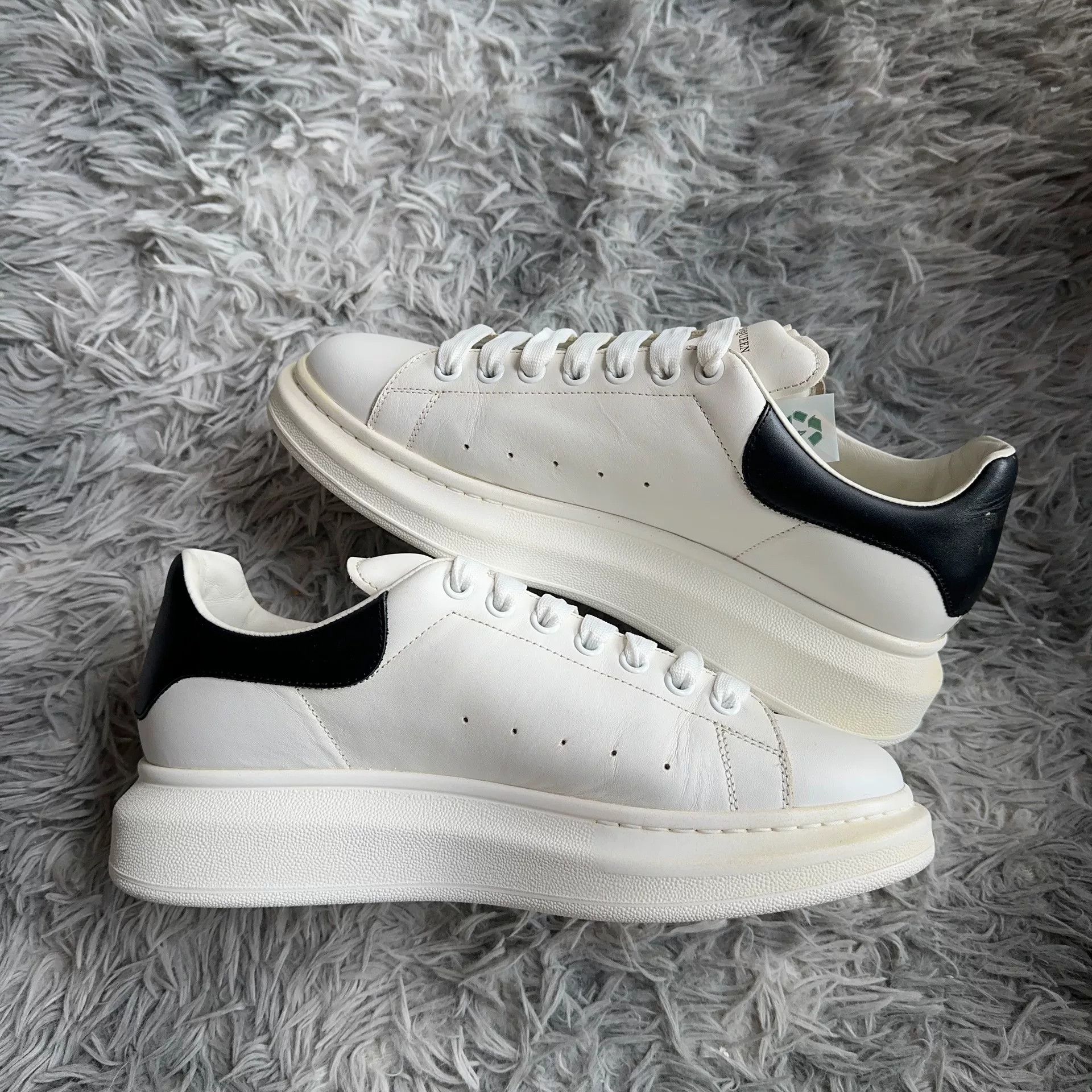 Alexander McQueen Alexander McQueen Black Lowtop Sneakers 44 Men Size US 10.5 / EU 43-44 - 6 Thumbnail