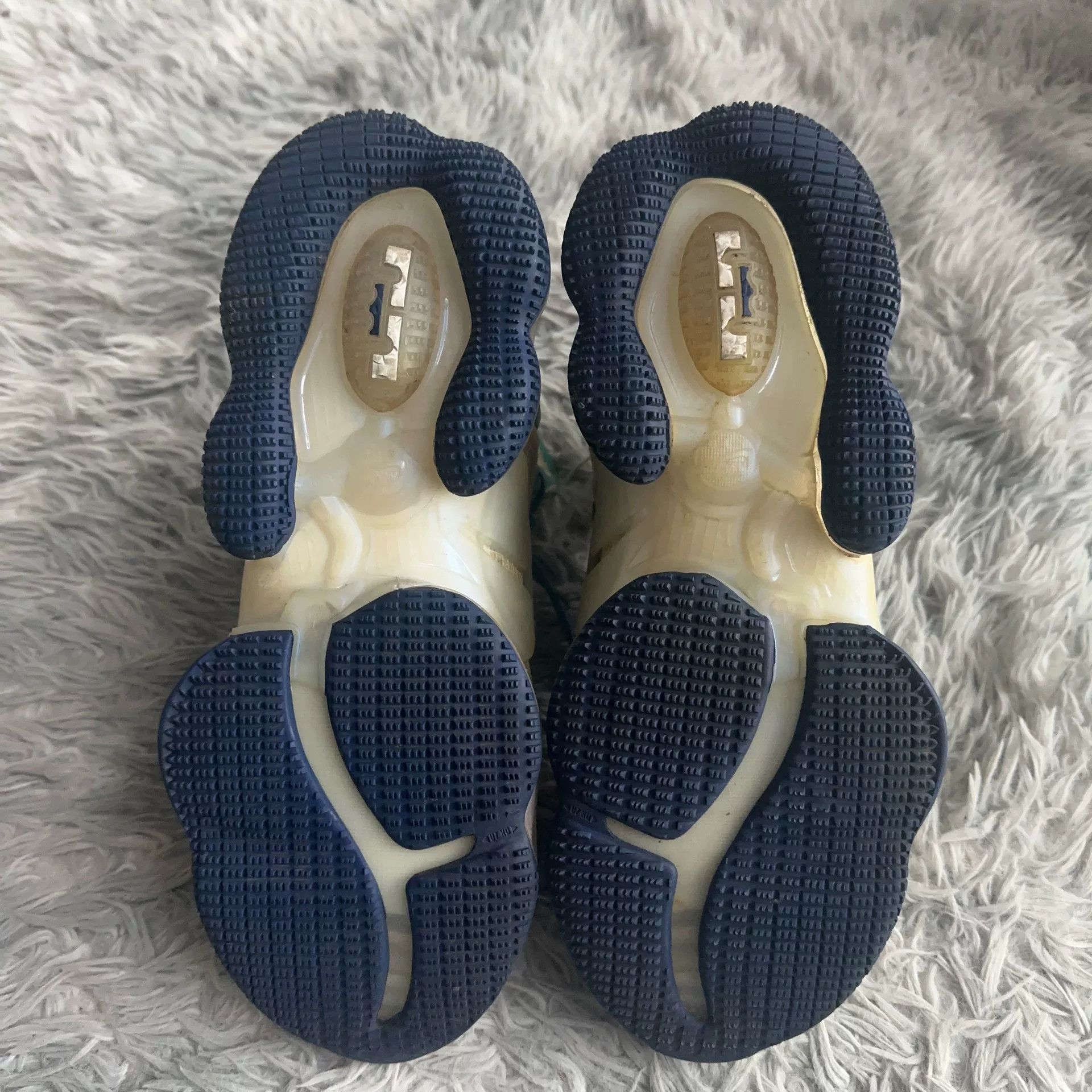 Other Silver Lowtop Sneakers 42 Men Size US 9 / EU 42 - 4 Thumbnail