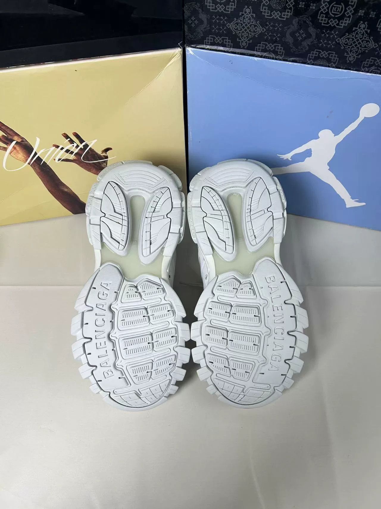 Balenciaga Balenciaga White Lowtop Sneakers 40 Men Size US 7.5 / EU 40-41 - 4 Thumbnail