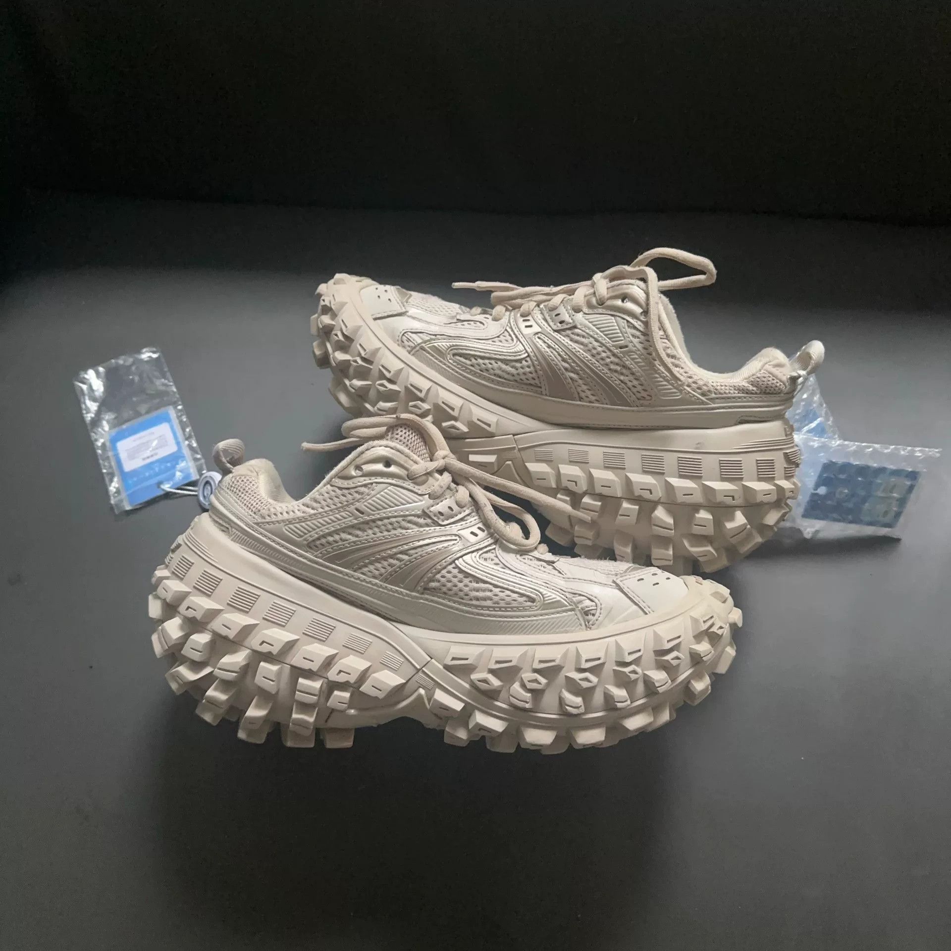 Balenciaga Balenciaga Brown Lowtop Sneakers 37 Women Size US 6.5 / IT 36.5 - 6 Thumbnail