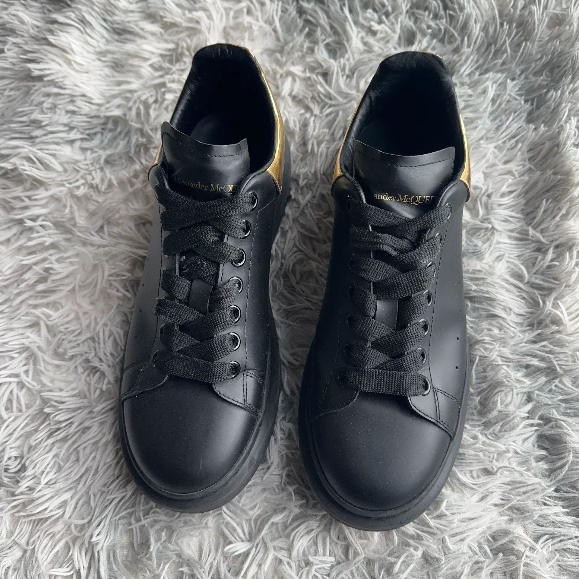 Alexander McQueen Alexander McQueen Black Lowtop Sneakers 42 Men Size US 9 / EU 42 - 2 Thumbnail