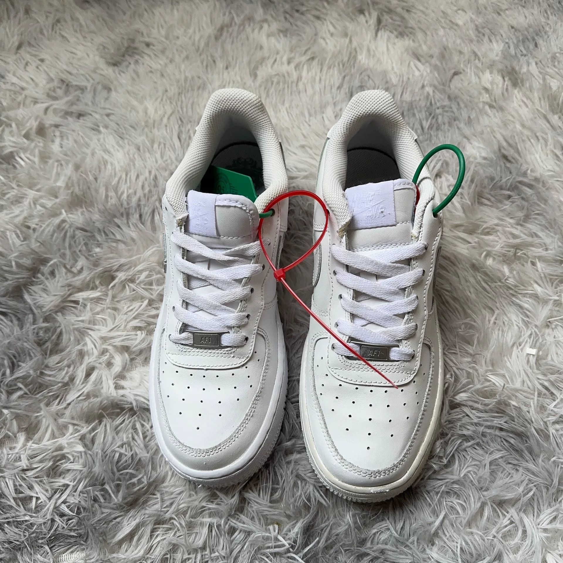 Nike Nike White Lowtop Sneakers 38 Men Size US 6 / EU 39 - 2 Thumbnail