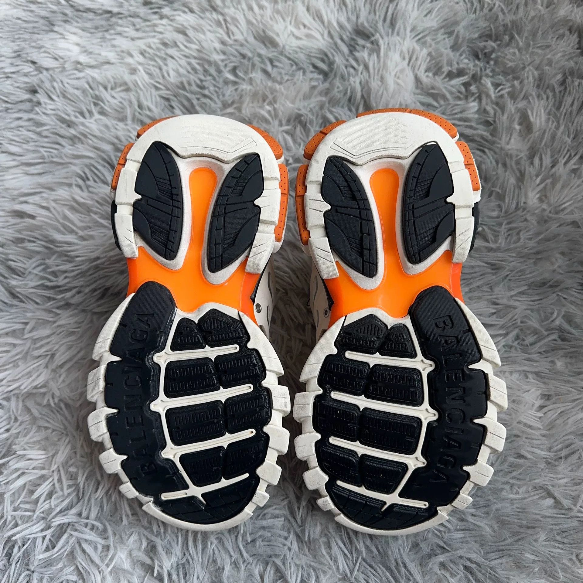 Balenciaga Balenciaga White Lowtop Sneakers 37 Women Size US 6.5 / IT 36.5 - 4 Thumbnail