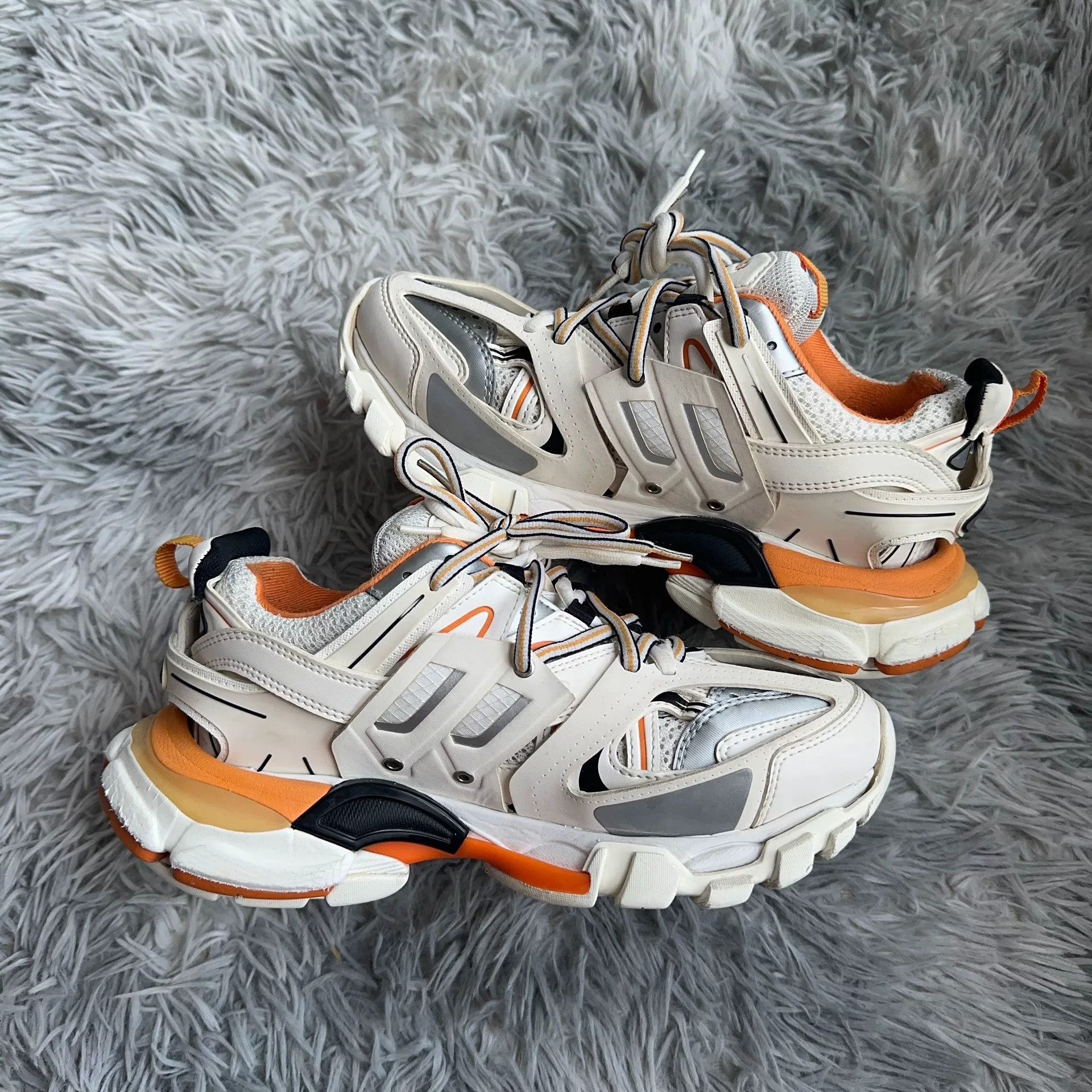 Balenciaga Balenciaga White Lowtop Sneakers 37 Women Size US 6.5 / IT 36.5 - 6 Thumbnail