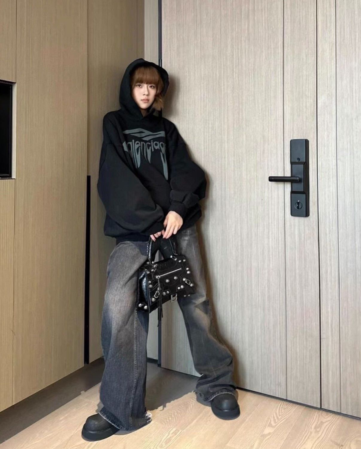Balenciaga Balenciaga Retro Black Hoodie XS Men Size US XS / EU 42 / 0 - 7 Thumbnail
