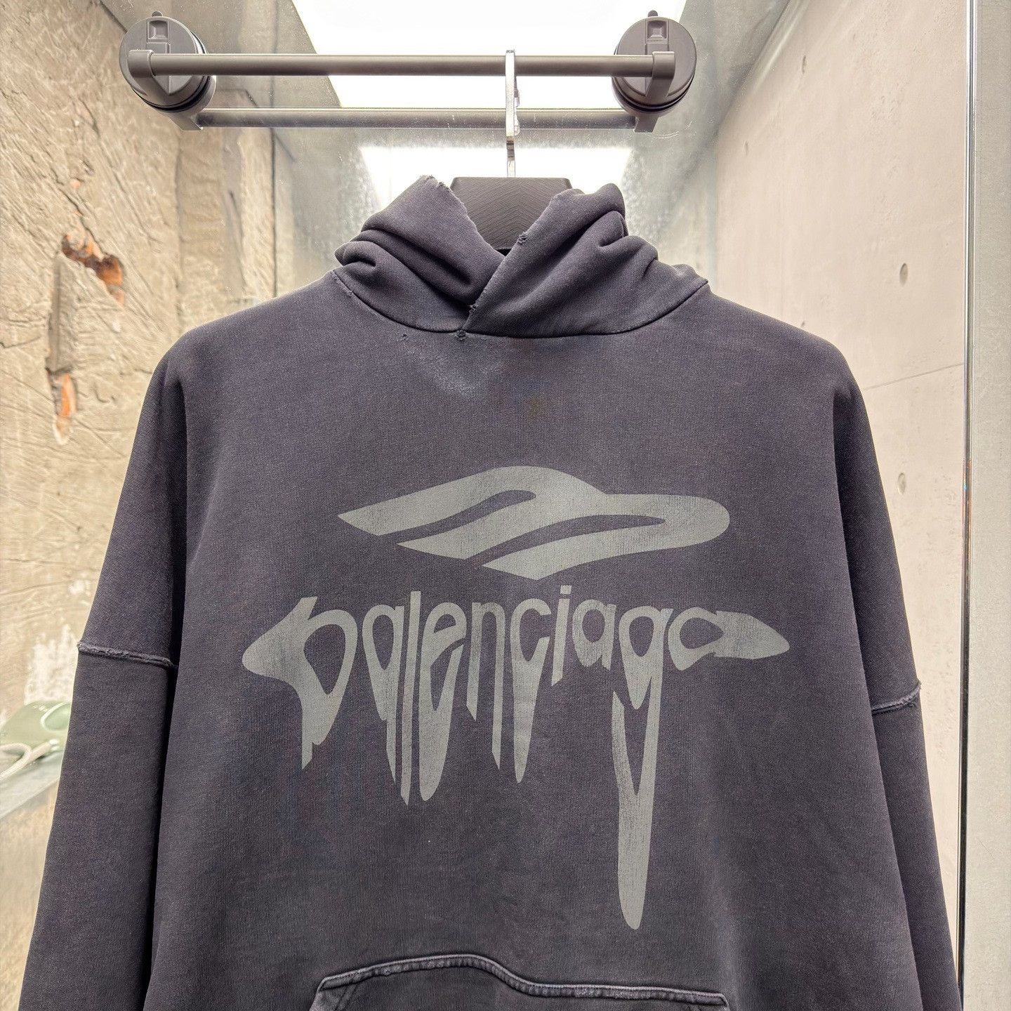 Balenciaga Balenciaga Retro Black Hoodie XS Men Size US XS / EU 42 / 0 - 3 Thumbnail