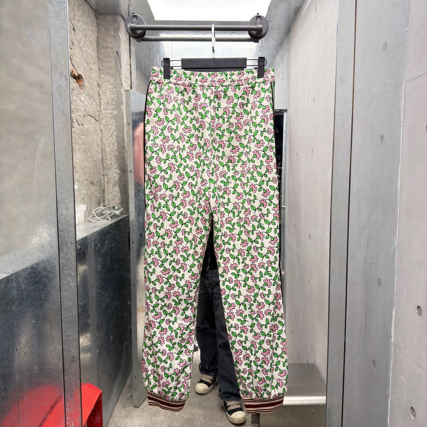 Gucci Gucci Collab Limited Red Sweatpants S Men Size US 30 / EU 46 - 2 Thumbnail