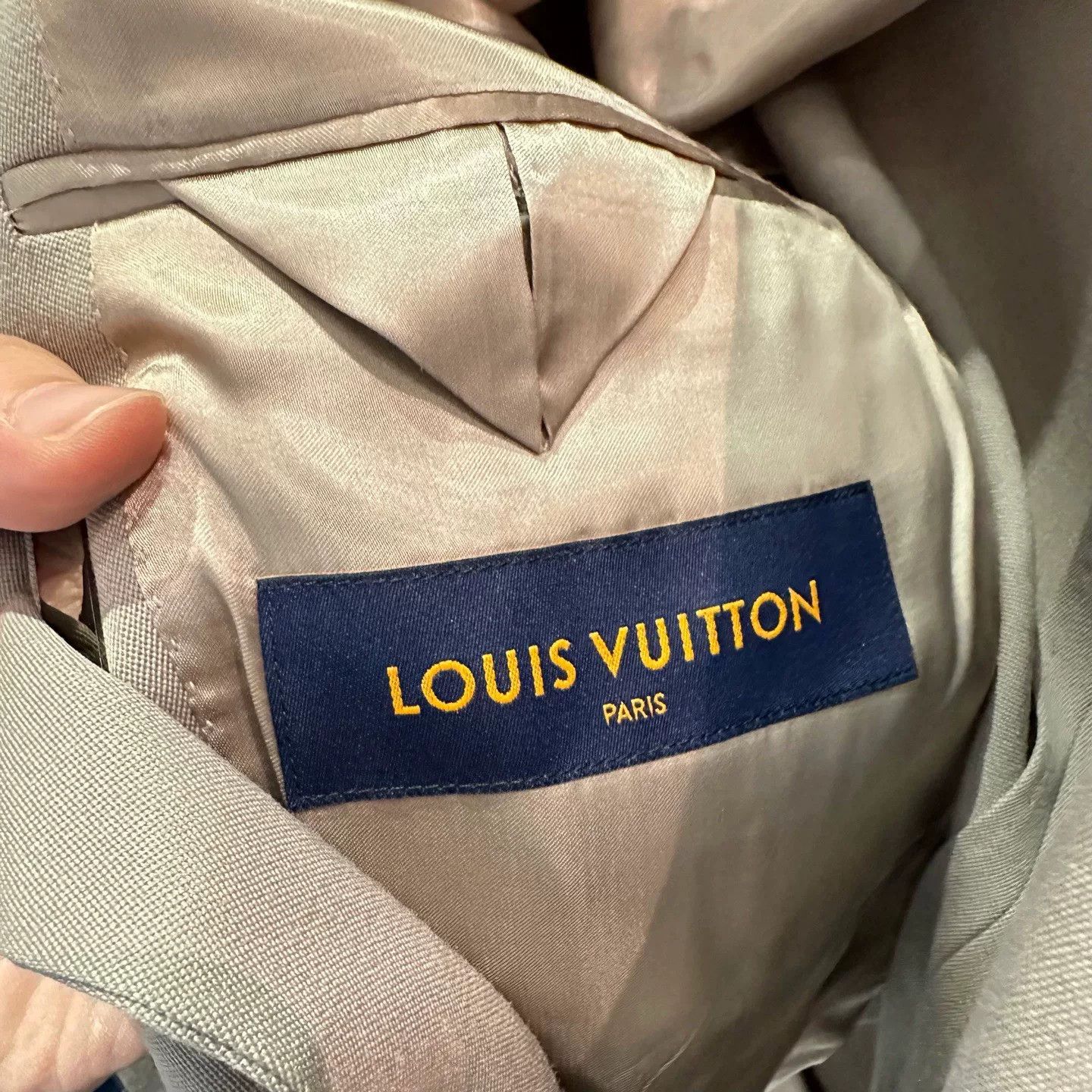 Louis Vuitton Louis Vuitton Silver Suit 46 Men Size 40R - 5 Thumbnail