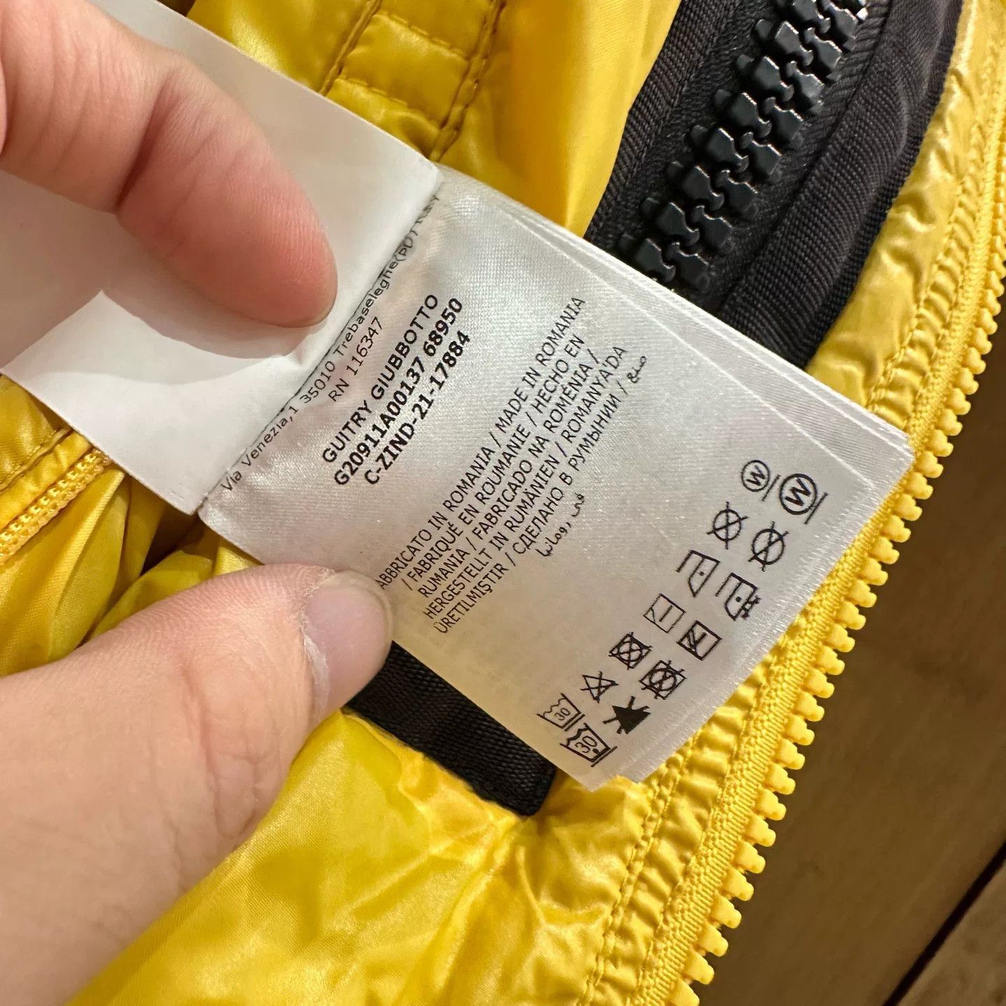 Moncler Moncler Down Yellow Heavy Coat L Men Size US L / EU 52-54 / 3 - 8 Thumbnail