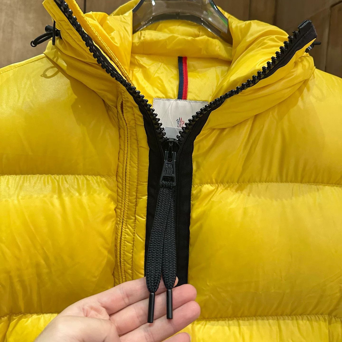 Moncler Moncler Down Yellow Heavy Coat L Men Size US L / EU 52-54 / 3 - 3 Thumbnail