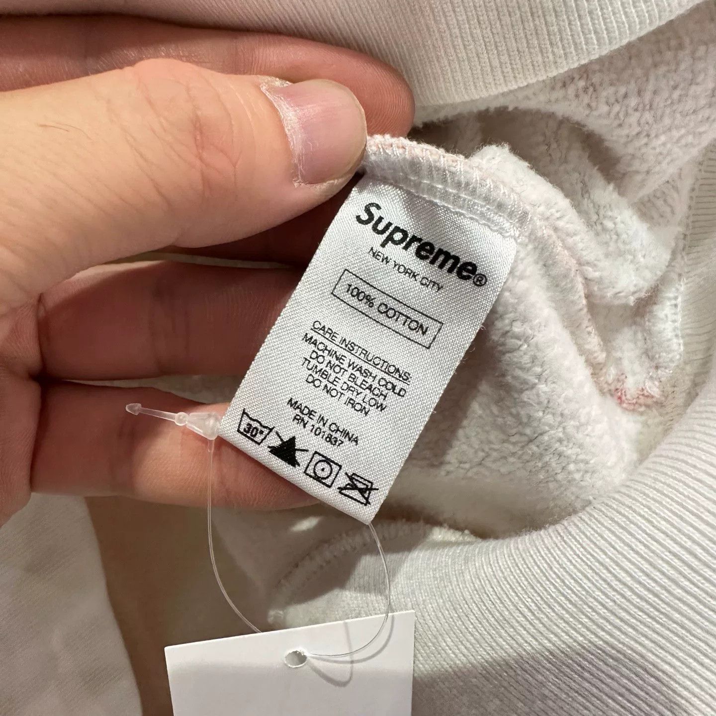 Supreme Supreme White Hoodie M Men Size US M / EU 48-50 / 2 - 5 Thumbnail