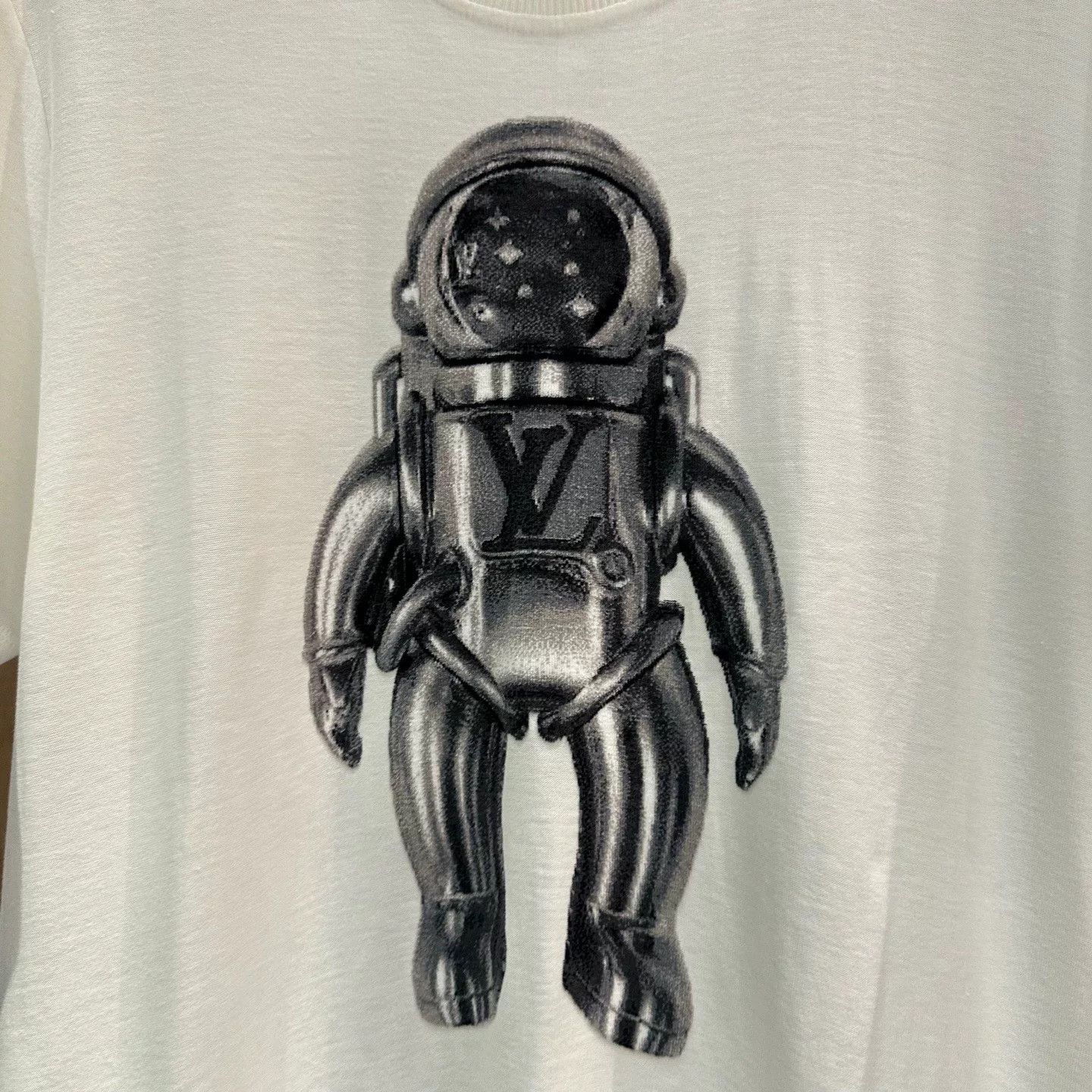 Louis Vuitton Louis Vuitton White T-Shirt L Men Size US L / EU 52-54 / 3 - 3 Thumbnail