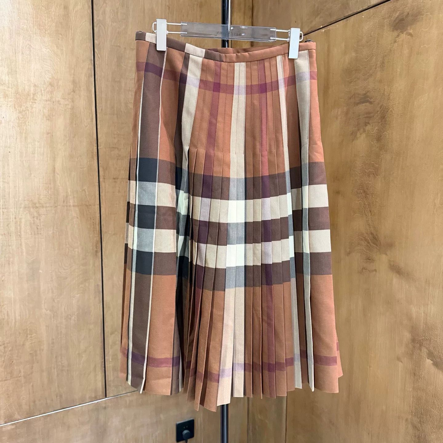 Burberry Burberry Wool Plaid Brown Skirt 40 Women Size 40" / US 18 - 2 Thumbnail