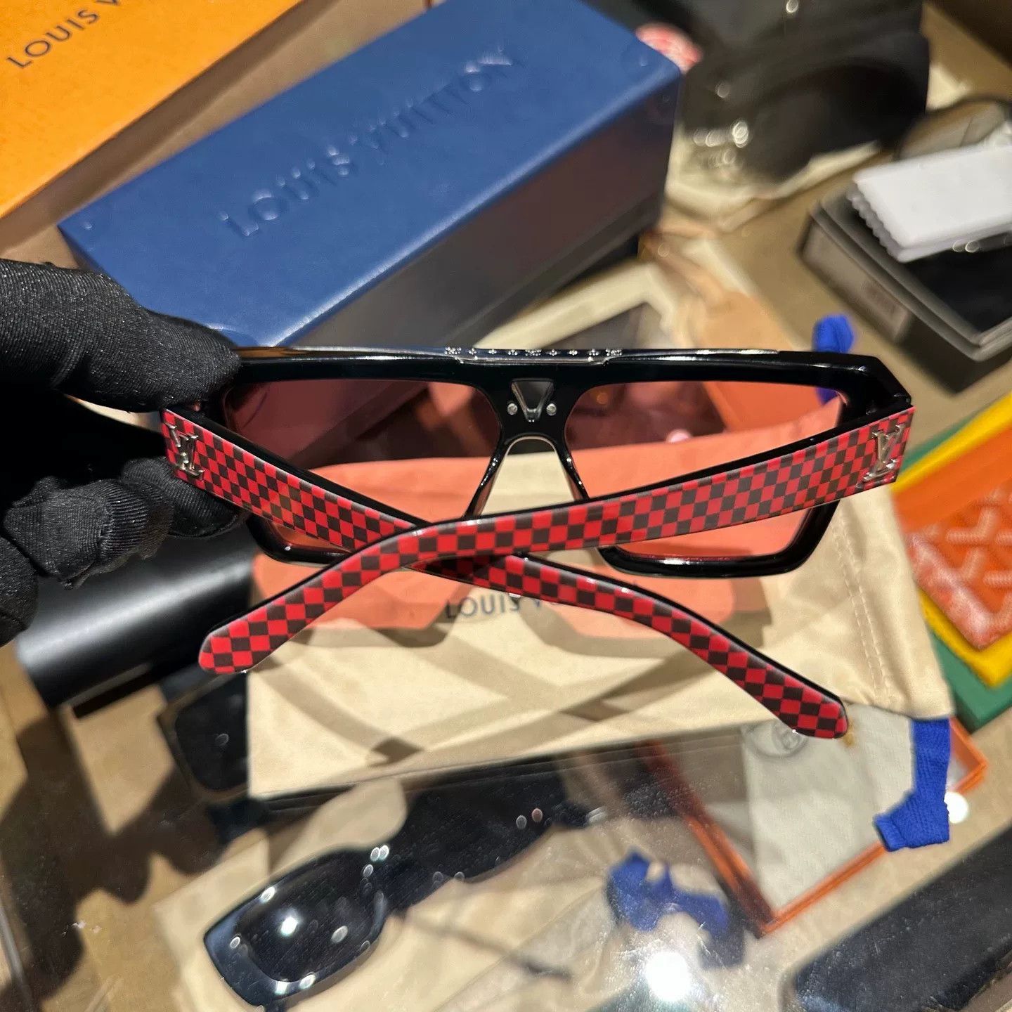 Louis Vuitton Louis Vuitton Collab Black Item L Men Size ONE SIZE - 3 Thumbnail