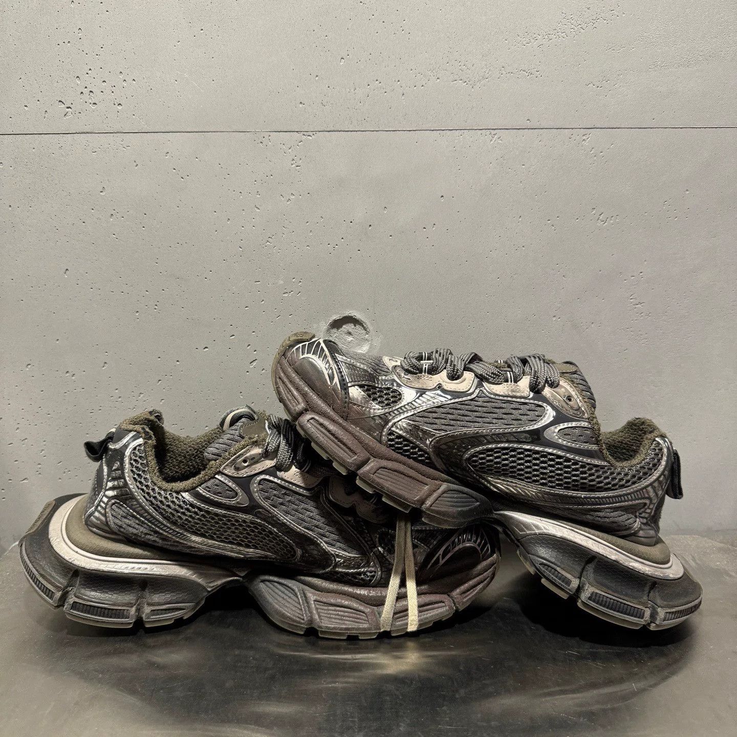 Balenciaga Balenciaga Distressed Brown Lowtop Sneakers XXXL Men Size US 10 / EU 43 - 3 Thumbnail