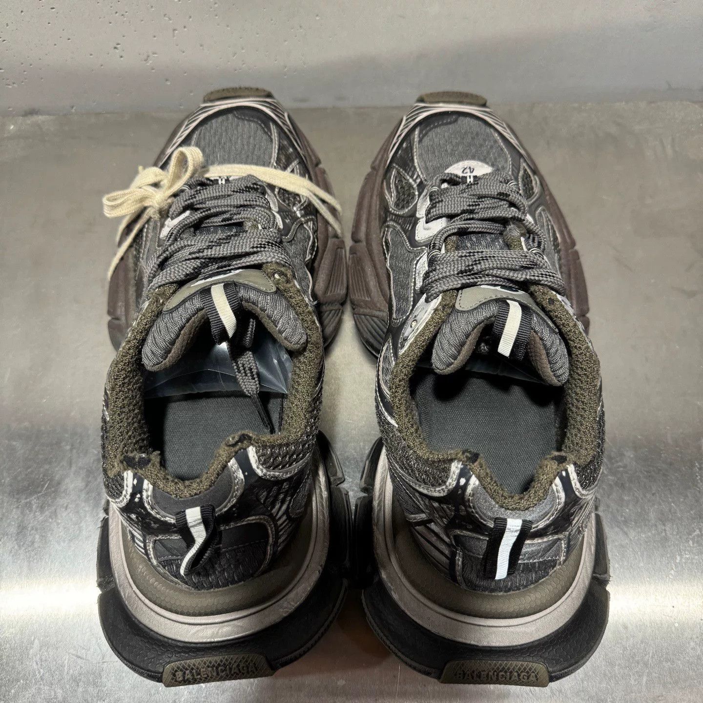 Balenciaga Balenciaga Distressed Brown Lowtop Sneakers XXXL Men Size US 10 / EU 43 - 7 Thumbnail