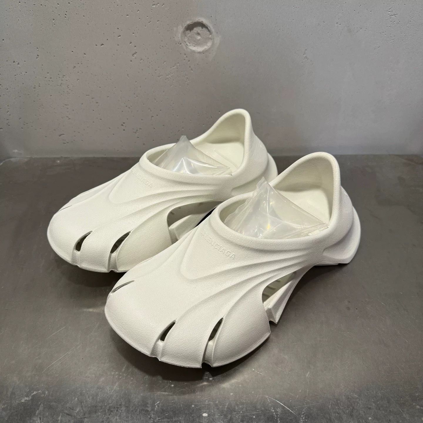 Balenciaga Balenciaga White Sandals 39 Women Size US 8.5 / IT 38.5 - 2 Thumbnail
