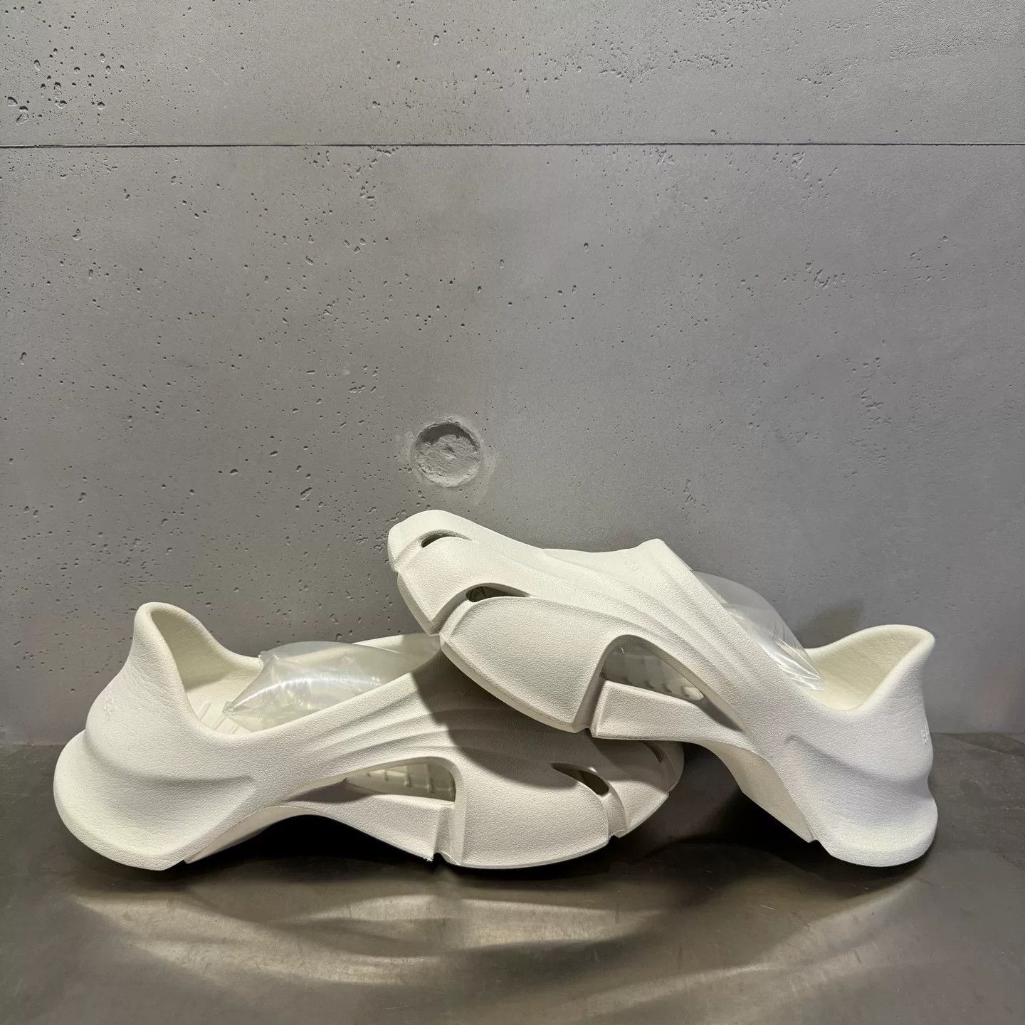 Balenciaga Balenciaga White Sandals 39 Women Size US 8.5 / IT 38.5 - 3 Thumbnail