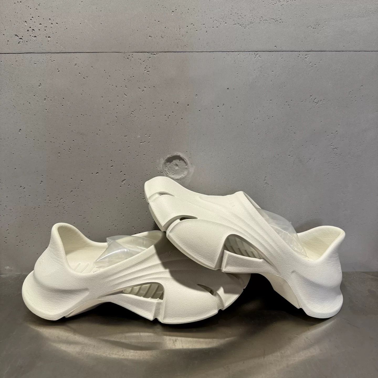 Balenciaga Balenciaga White Sandals 39 Women Size US 8.5 / IT 38.5 - 4 Thumbnail