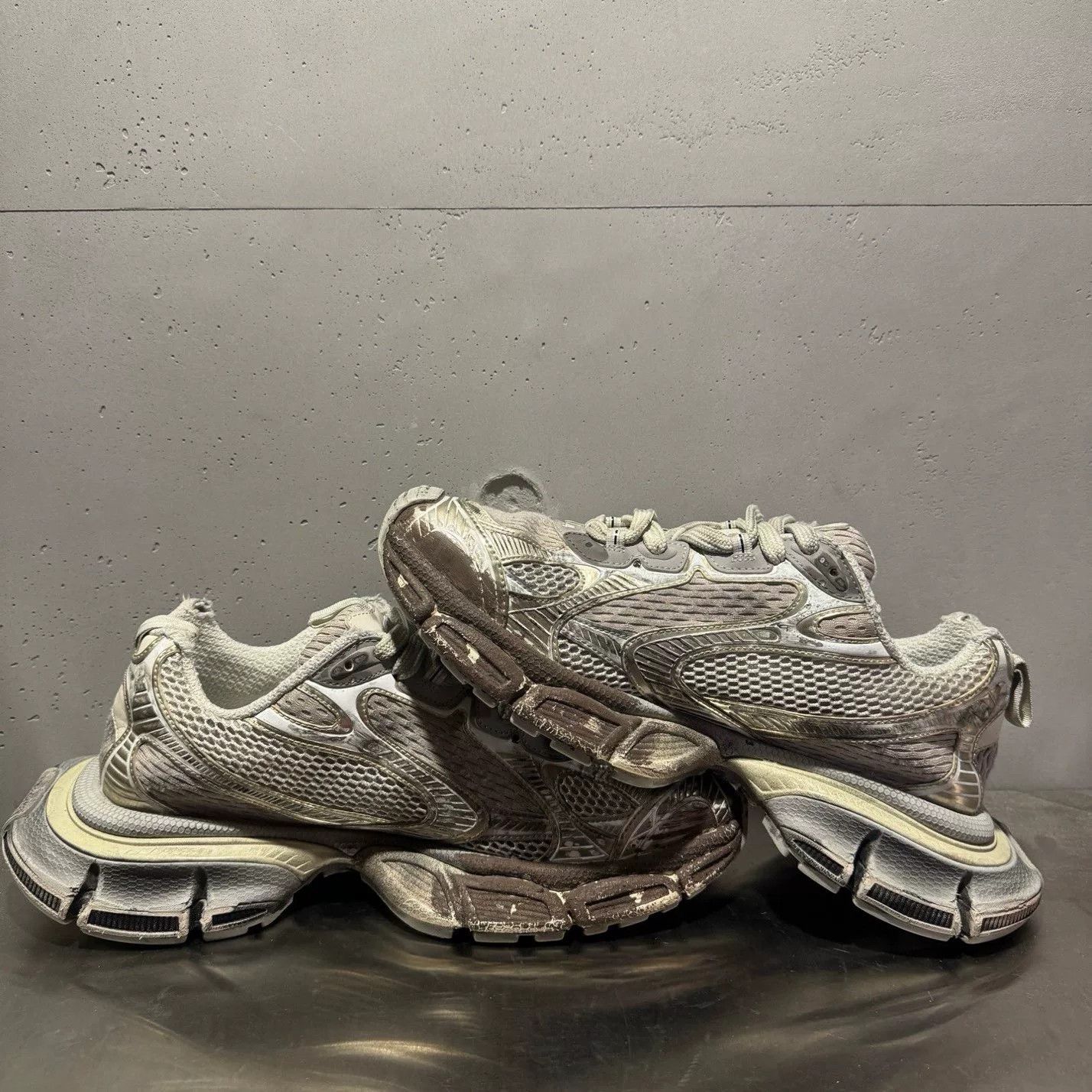 Balenciaga Balenciaga Distressed Silver Lowtop Sneakers XXXL Men Size US 10 / EU 43 - 3 Thumbnail