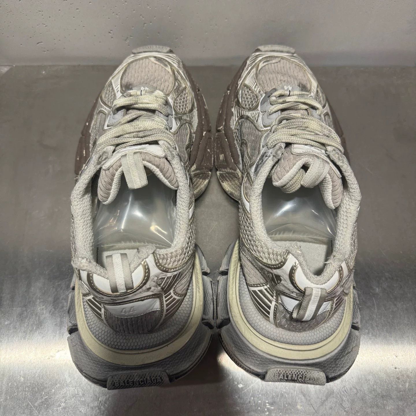 Balenciaga Balenciaga Distressed Silver Lowtop Sneakers XXXL Men Size US 10 / EU 43 - 7 Thumbnail