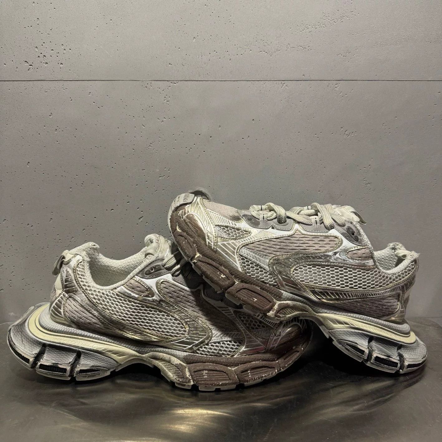 Balenciaga Balenciaga Distressed Silver Lowtop Sneakers XXXL Men Size US 10 / EU 43 - 4 Thumbnail