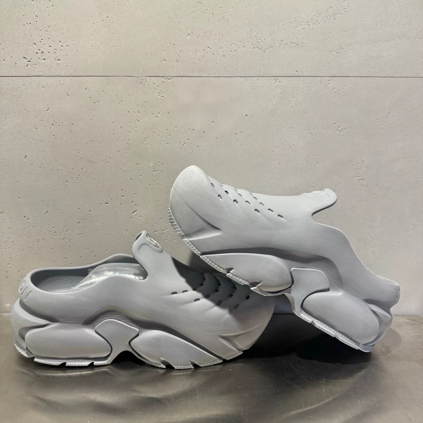 Louis Vuitton Louis Vuitton Shark Gray Sandals 42 Men Size US 9 / EU 42 - 3 Thumbnail