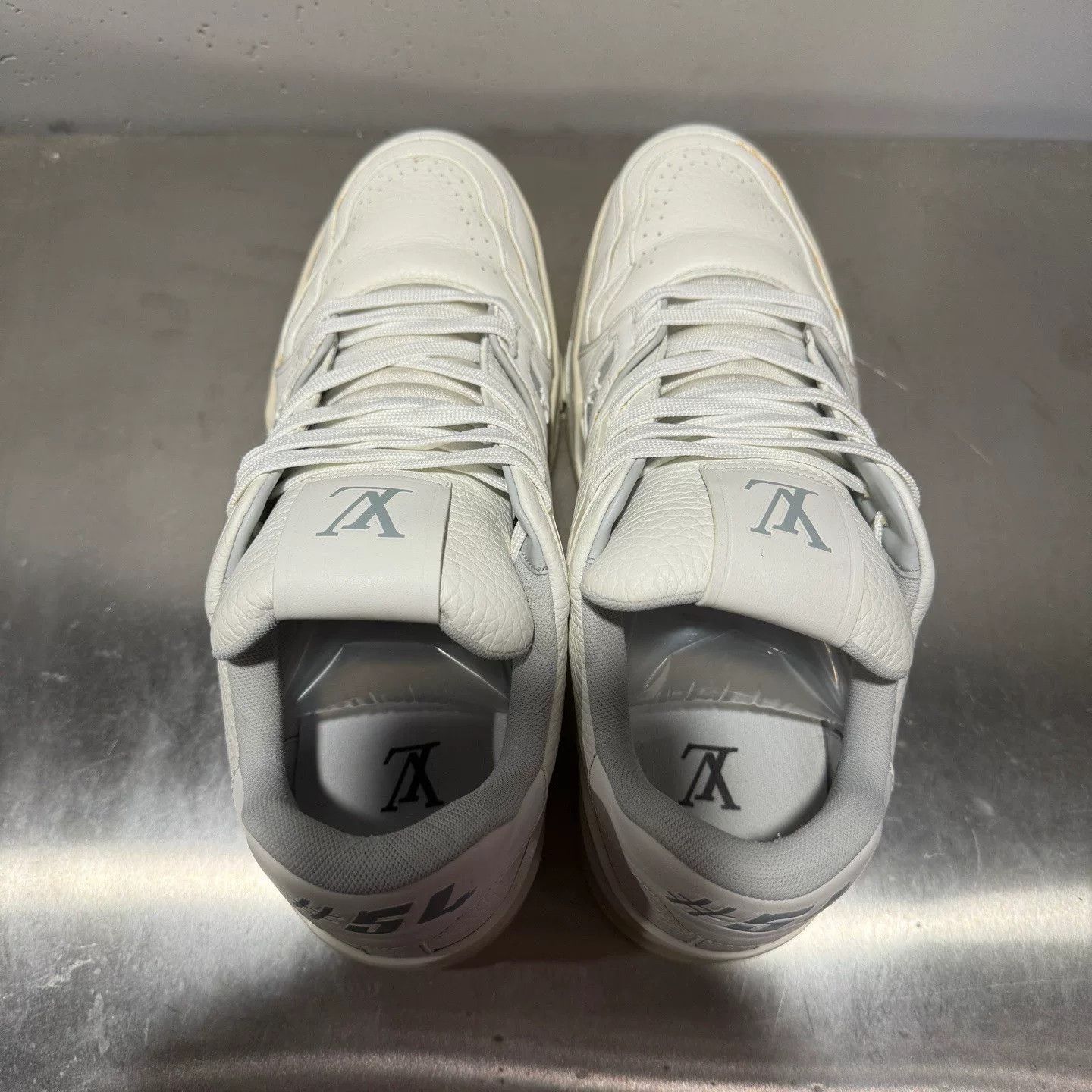 Louis Vuitton Louis Vuitton Training White Lowtop Sneakers 42 Women Size US 10.5 / IT 40.5 - 7 Thumbnail