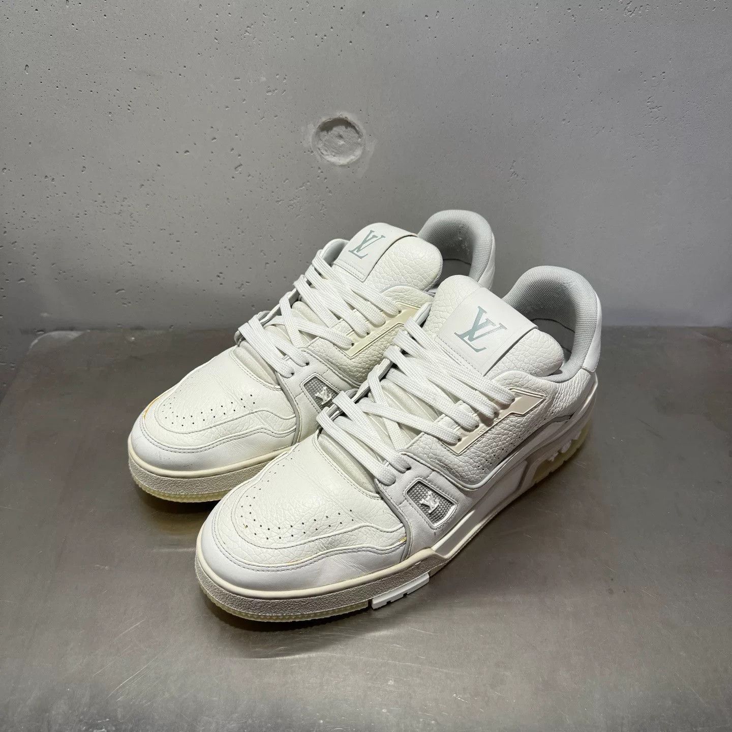 Louis Vuitton Louis Vuitton Training White Lowtop Sneakers 42 Women Size US 10.5 / IT 40.5 - 2 Thumbnail