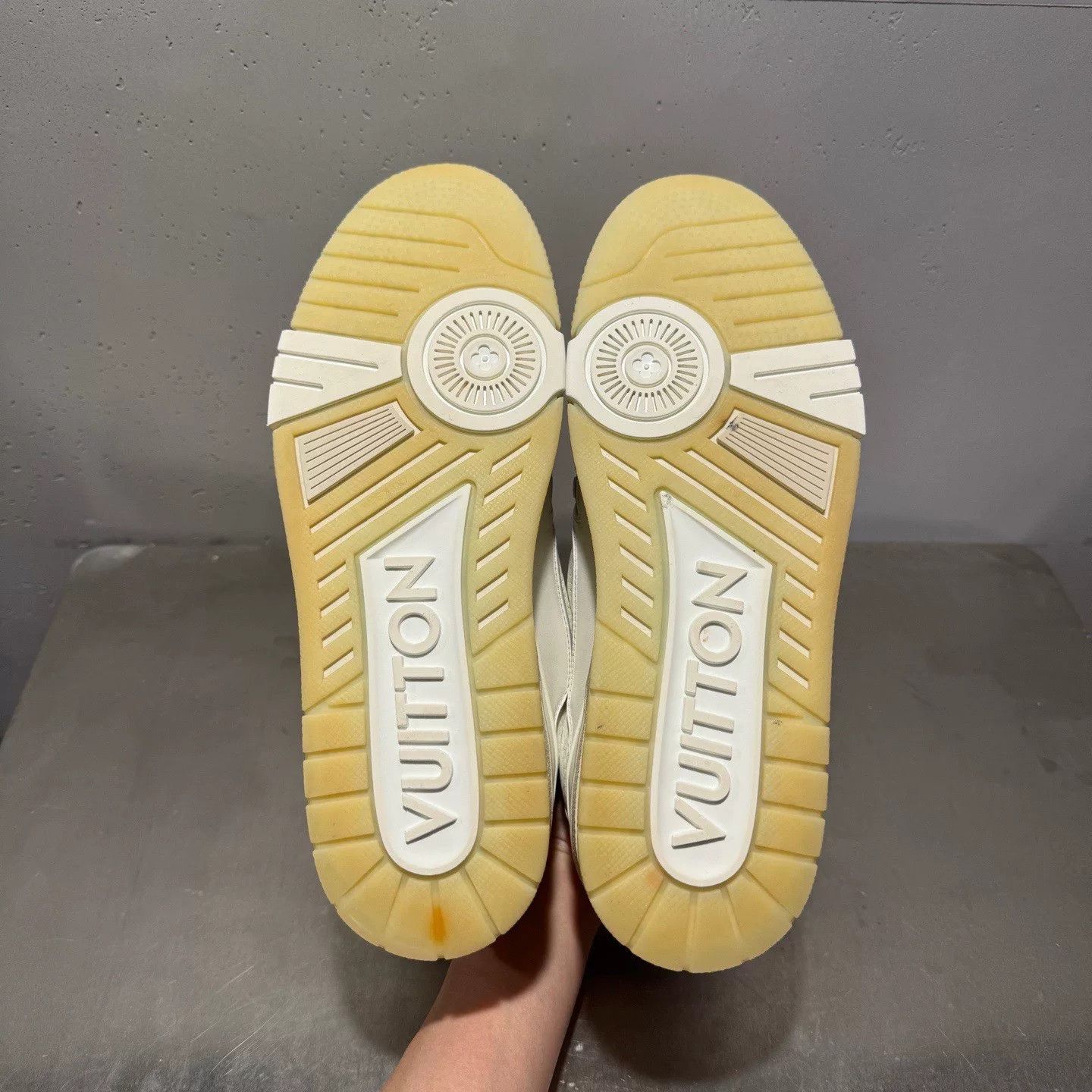 Louis Vuitton Louis Vuitton Training White Lowtop Sneakers 42 Women Size US 10.5 / IT 40.5 - 6 Thumbnail