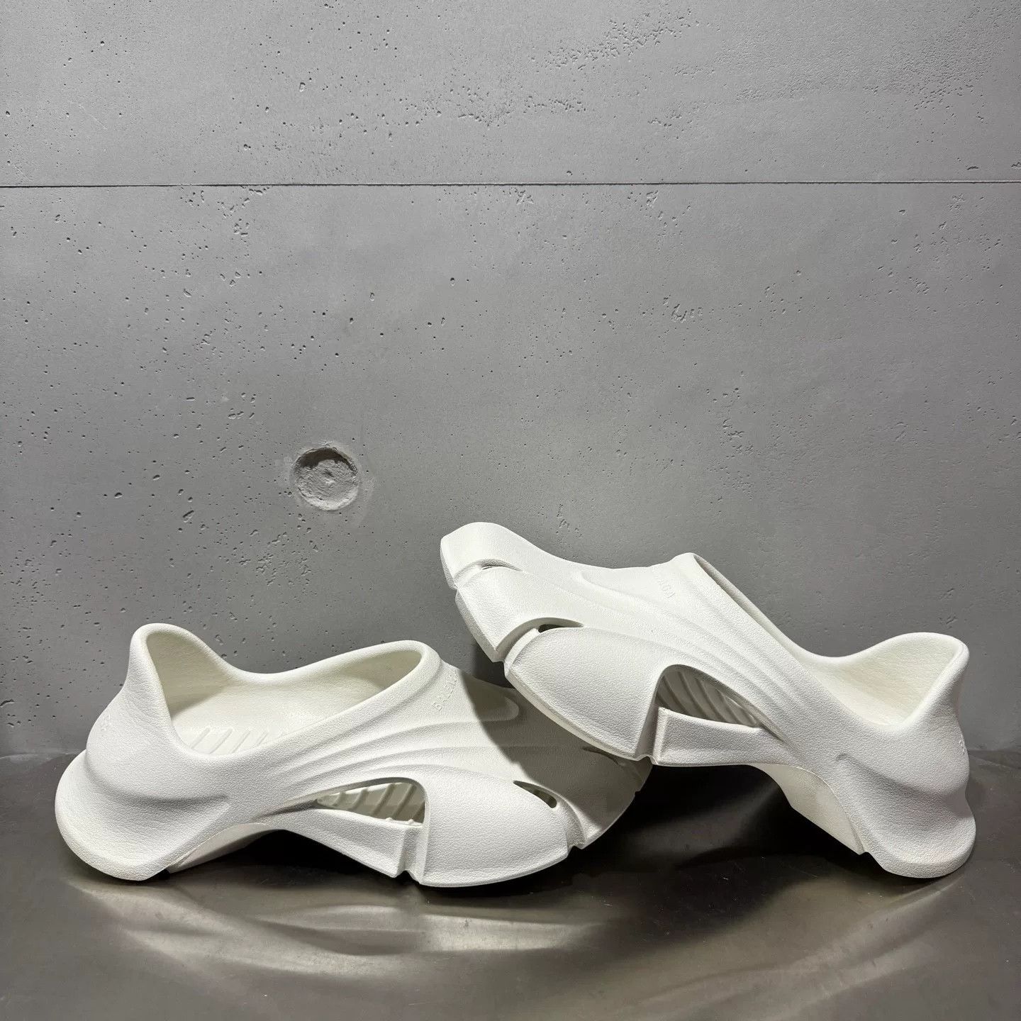 Balenciaga Balenciaga White Sandals 39 Men Size US 6.5 / EU 39-40 - 4 Thumbnail