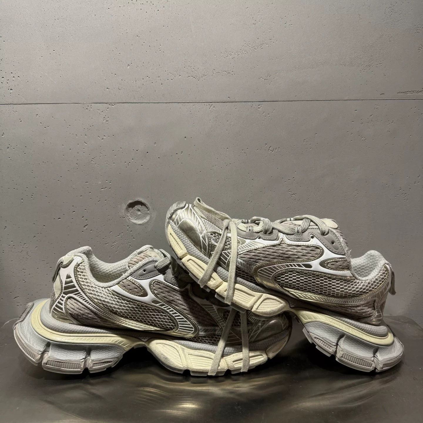 Balenciaga Balenciaga Distressed Silver Lowtop Sneakers XXXL Men Size US 10 / EU 43 - 3 Thumbnail