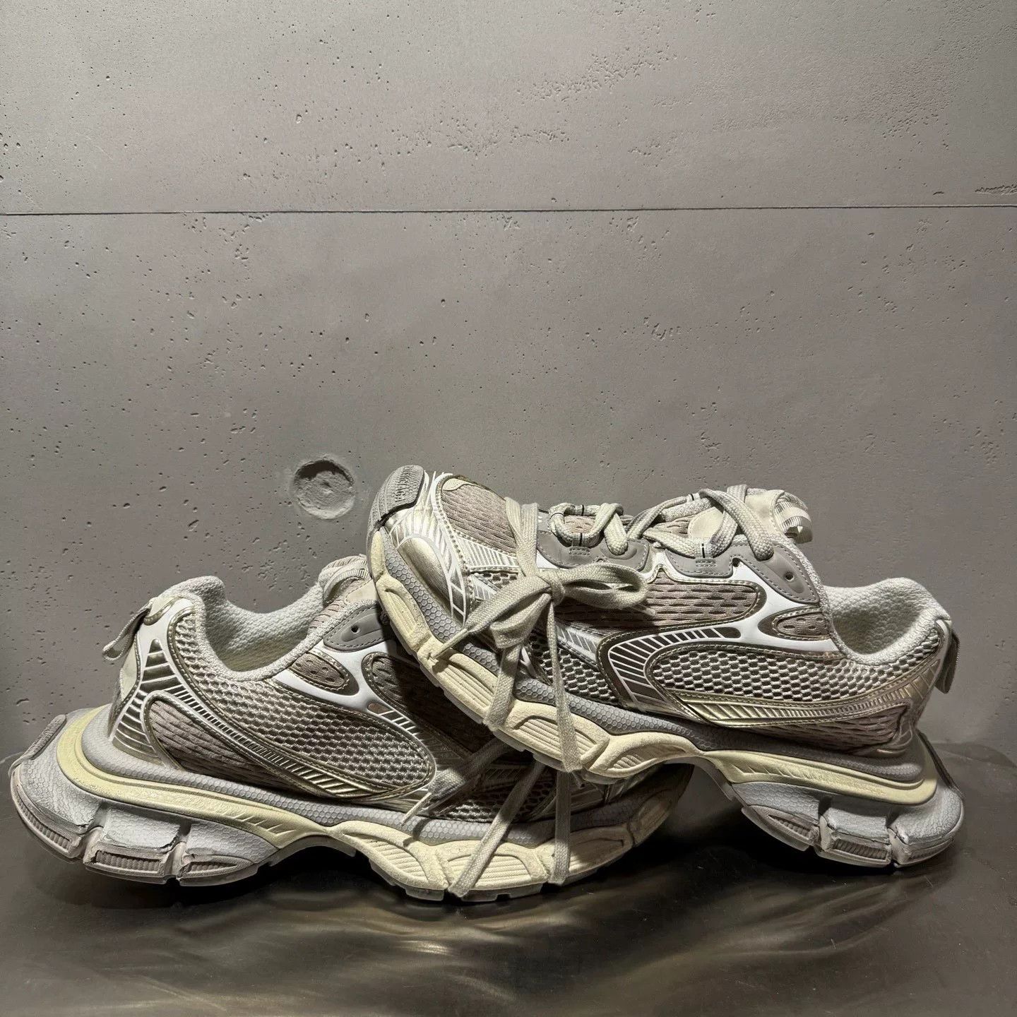Balenciaga Balenciaga Distressed Silver Lowtop Sneakers XXXL Men Size US 10 / EU 43 - 4 Thumbnail