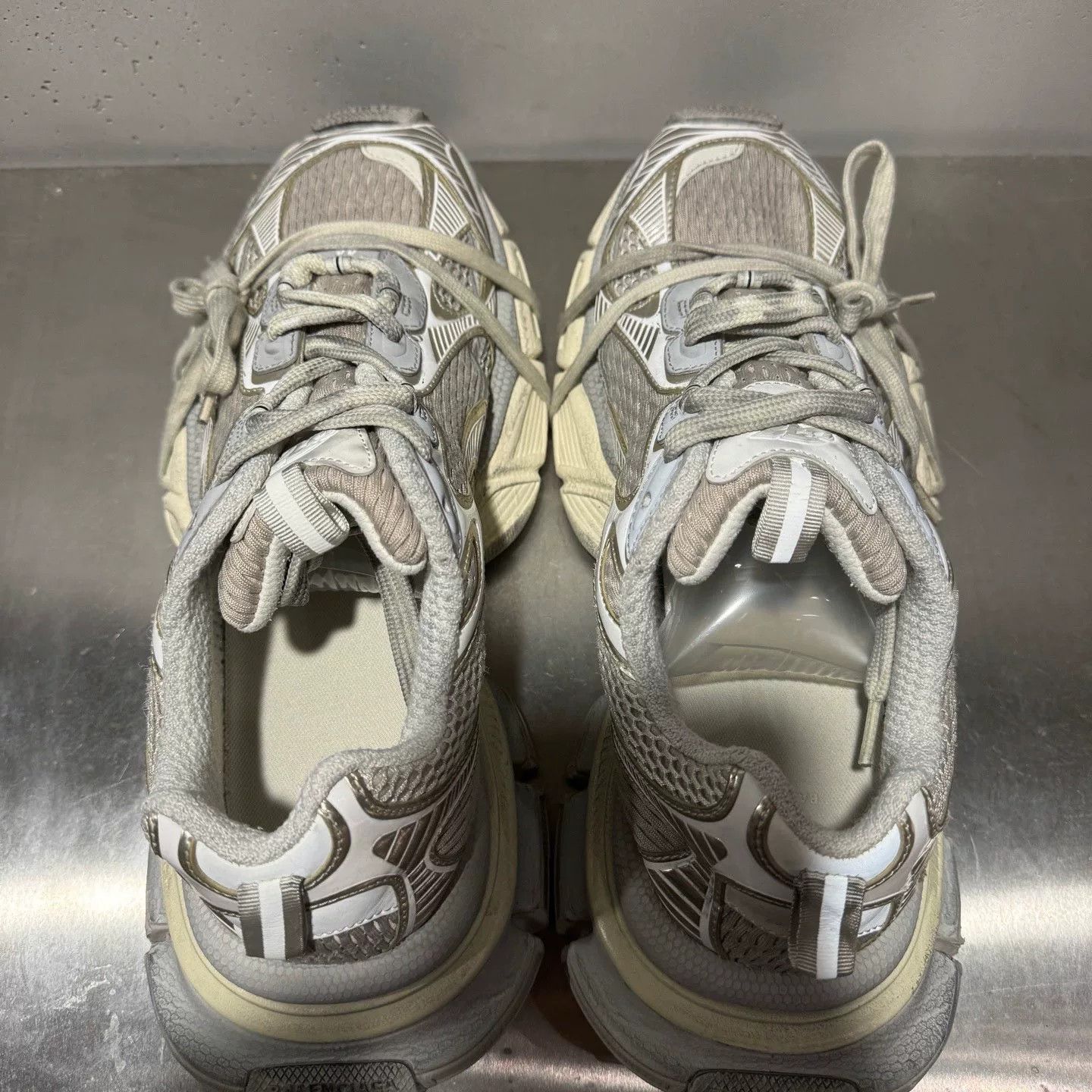 Balenciaga Balenciaga Distressed Silver Lowtop Sneakers XXXL Men Size US 10 / EU 43 - 7 Thumbnail