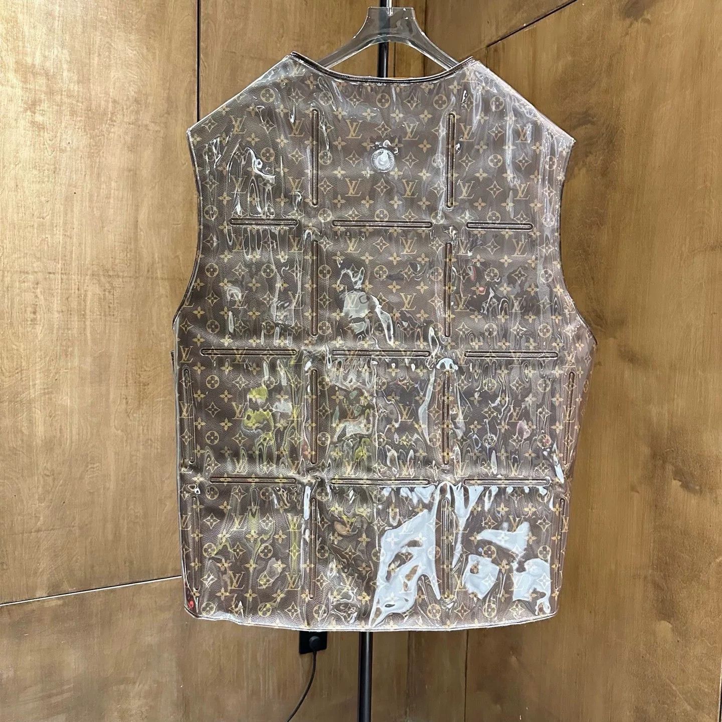 Louis Vuitton Louis Vuitton Green Tank Top 48 Men Size US XL / EU 56 / 4 - 2 Thumbnail