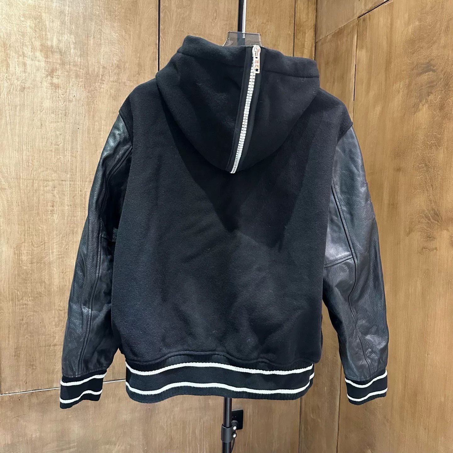 Givenchy Givenchy Printed Black Light Jacket XL Men Size US XL / EU 56 / 4 - 2 Thumbnail
