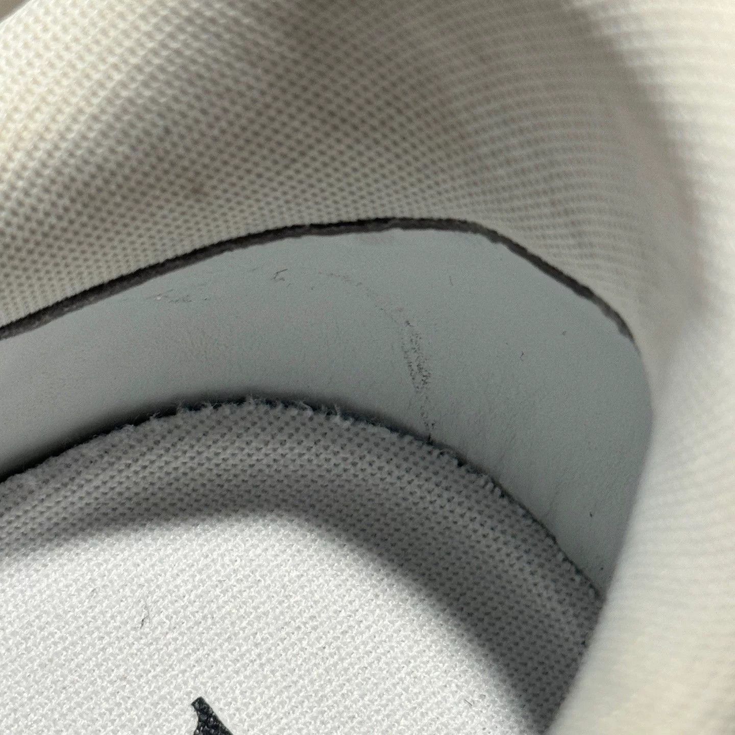 Louis Vuitton Louis Vuitton Training White Lowtop Sneakers 44 Men Size US 10.5 / EU 43-44 - 8 Thumbnail