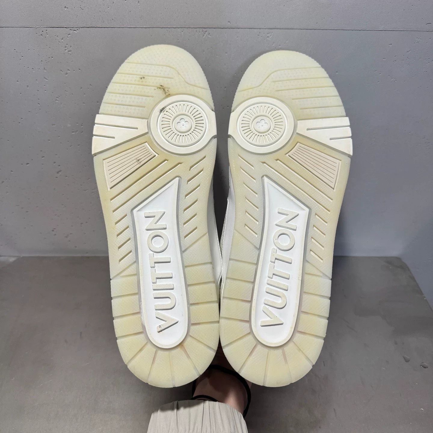 Louis Vuitton Louis Vuitton Training White Lowtop Sneakers 44 Men Size US 10.5 / EU 43-44 - 6 Thumbnail