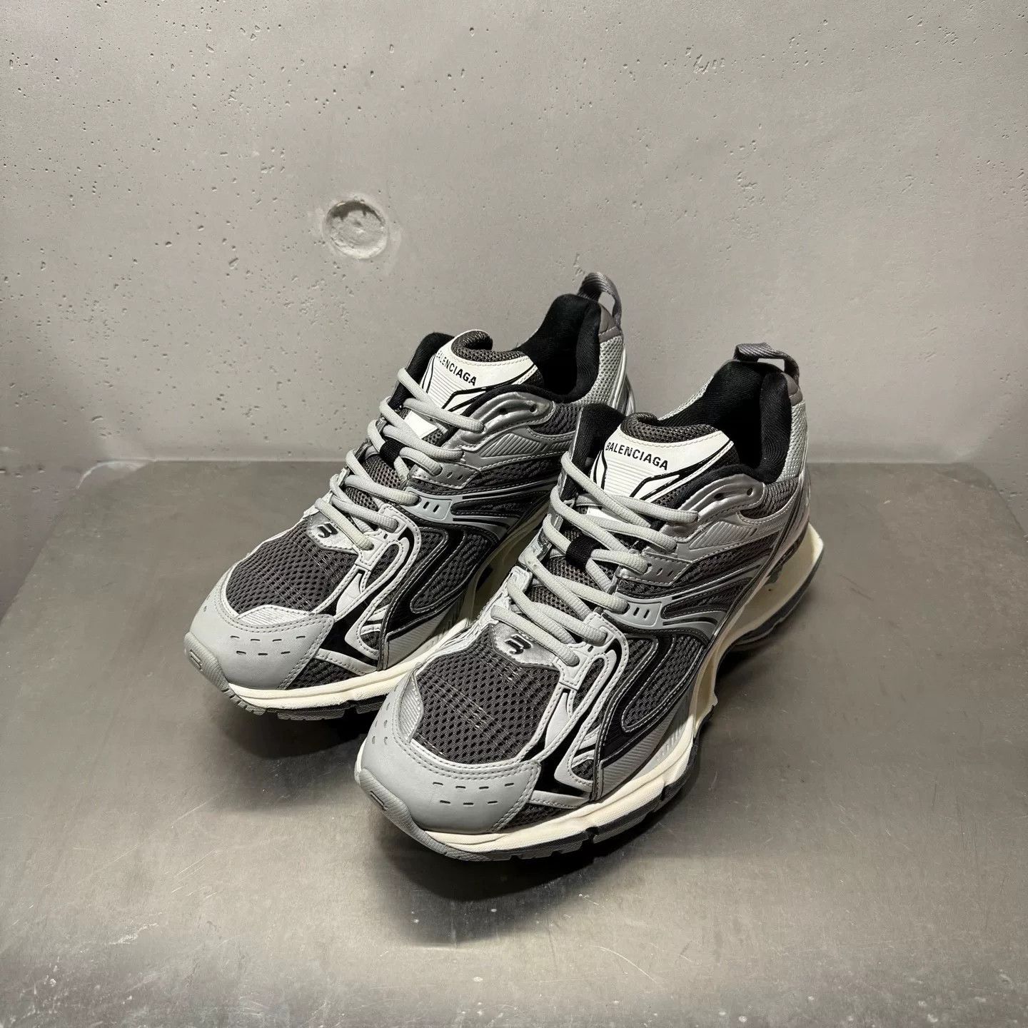 Balenciaga Balenciaga Distressed Multi Lowtop Sneakers 42 Men Size US 9 / EU 42 - 2 Thumbnail