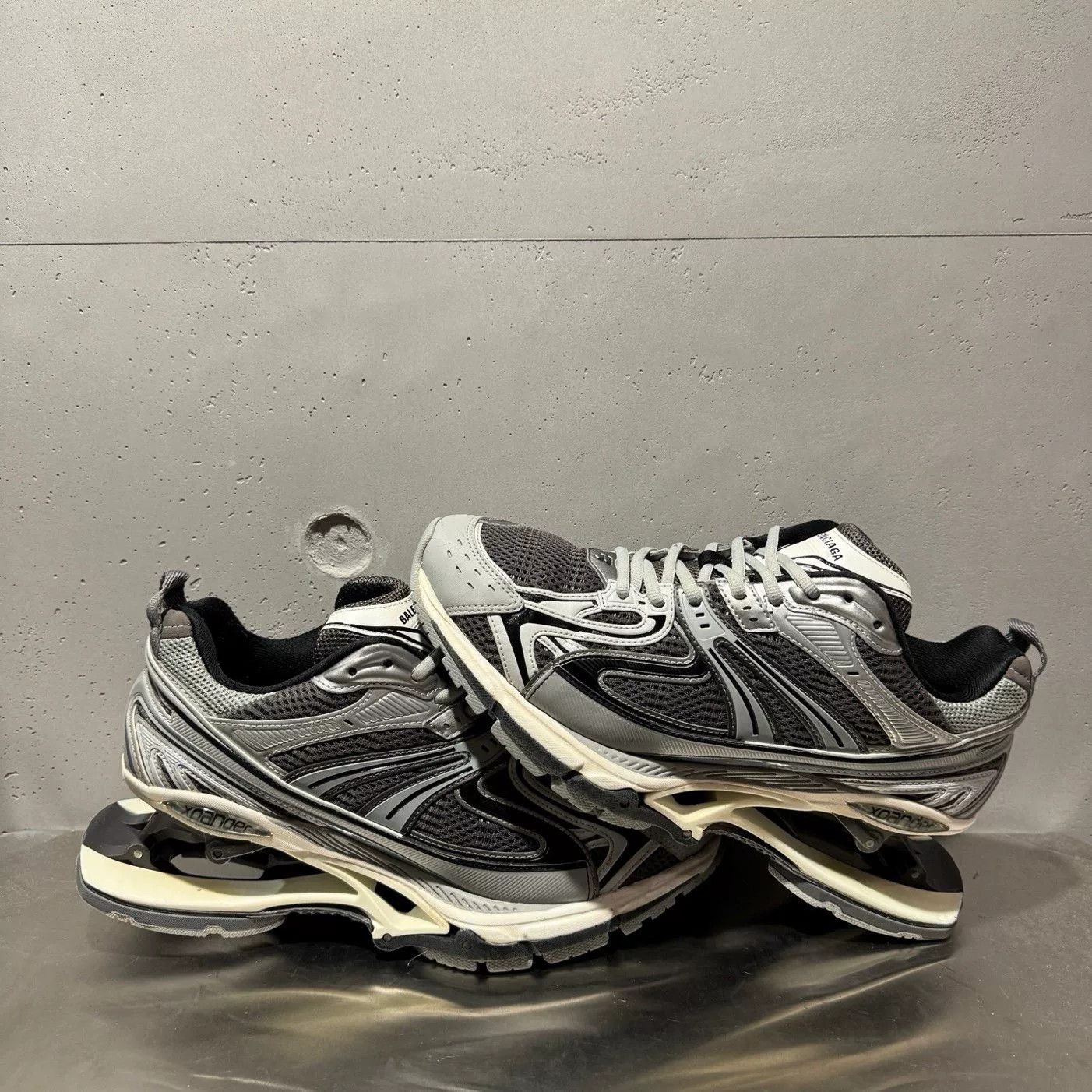 Balenciaga Balenciaga Distressed Multi Lowtop Sneakers 42 Men Size US 9 / EU 42 - 4 Thumbnail