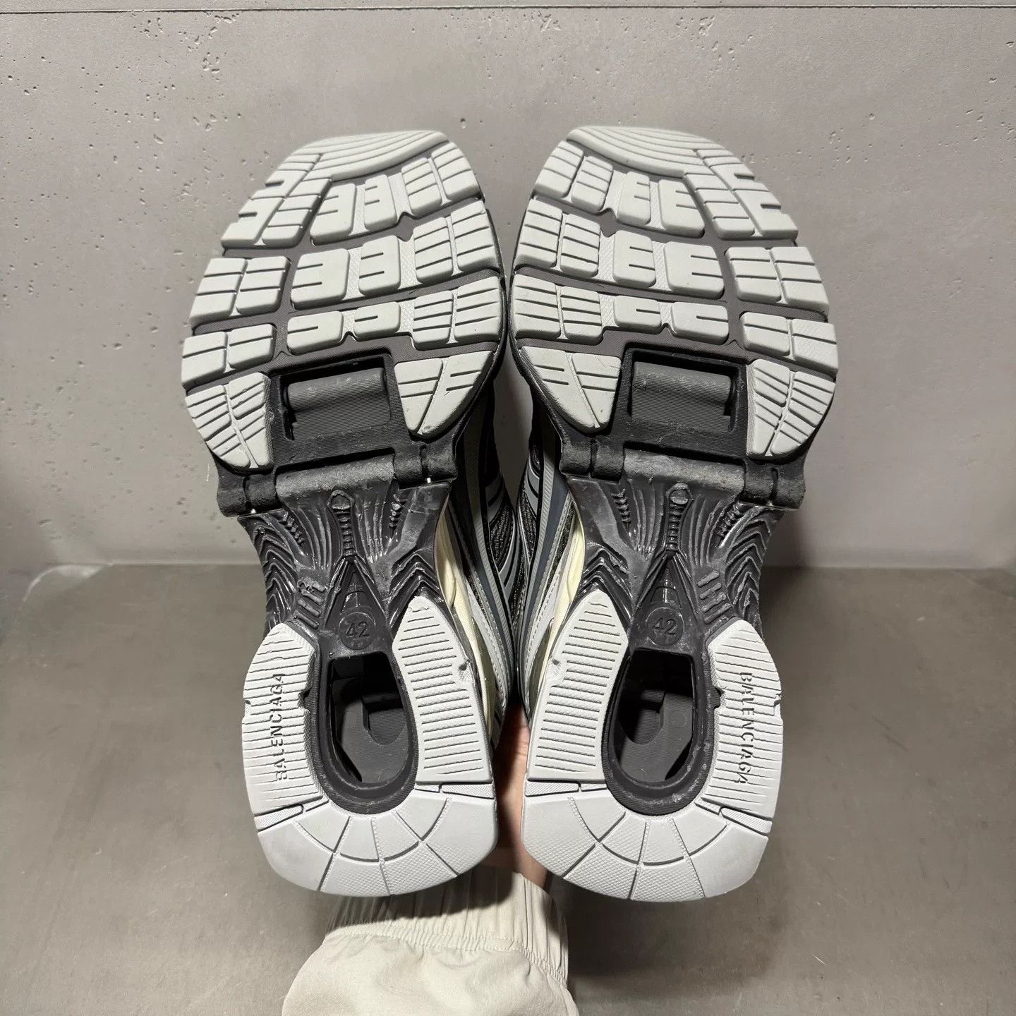 Balenciaga Balenciaga Distressed Multi Lowtop Sneakers 42 Men Size US 9 / EU 42 - 6 Thumbnail