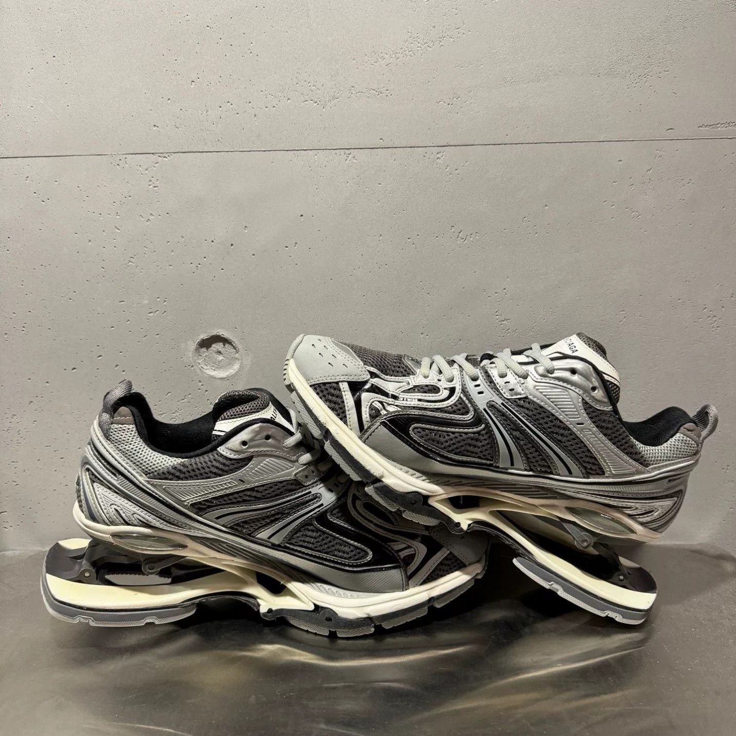 Balenciaga Balenciaga Distressed Multi Lowtop Sneakers 42 Men Size US 9 / EU 42 - 3 Thumbnail