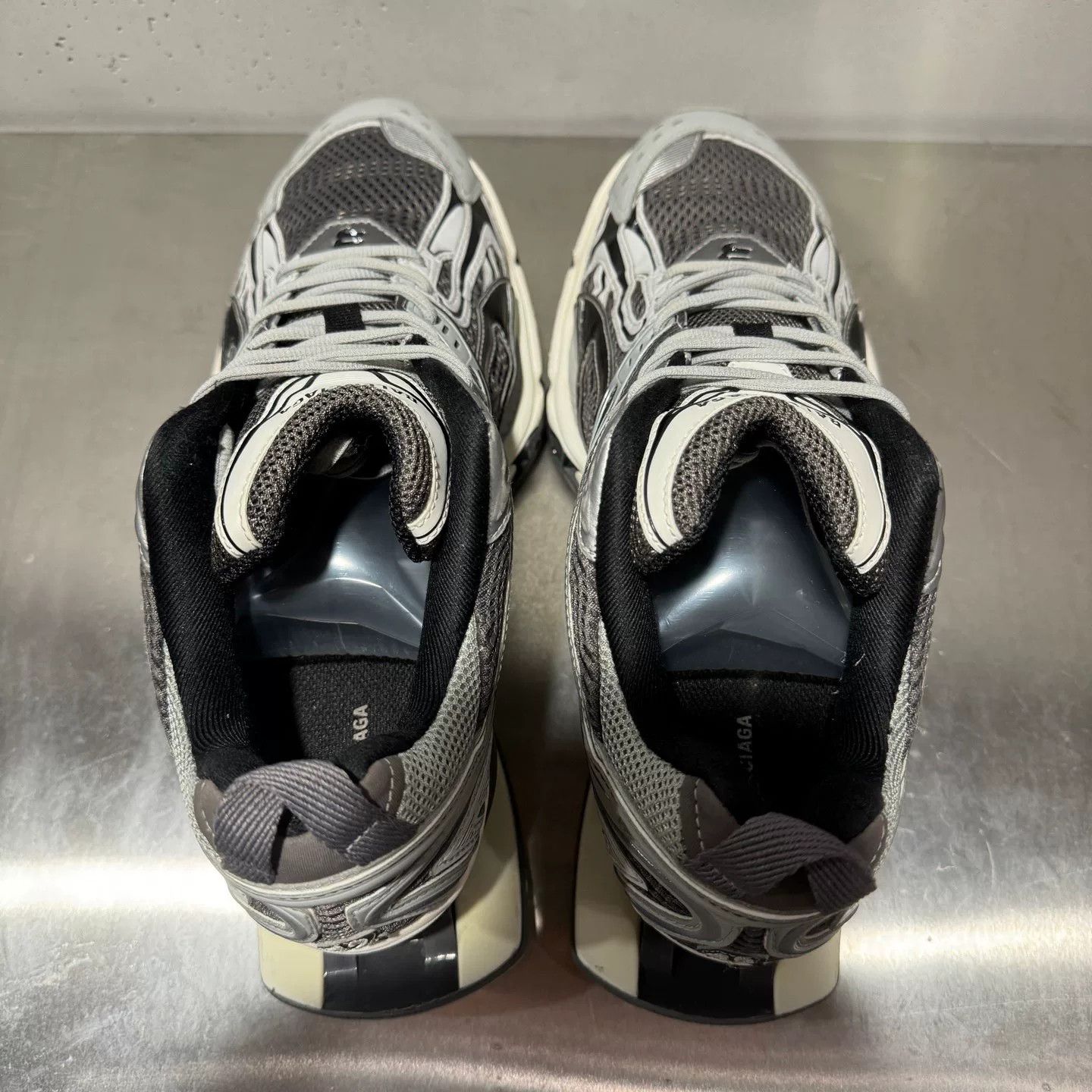Balenciaga Balenciaga Distressed Multi Lowtop Sneakers 42 Men Size US 9 / EU 42 - 7 Thumbnail
