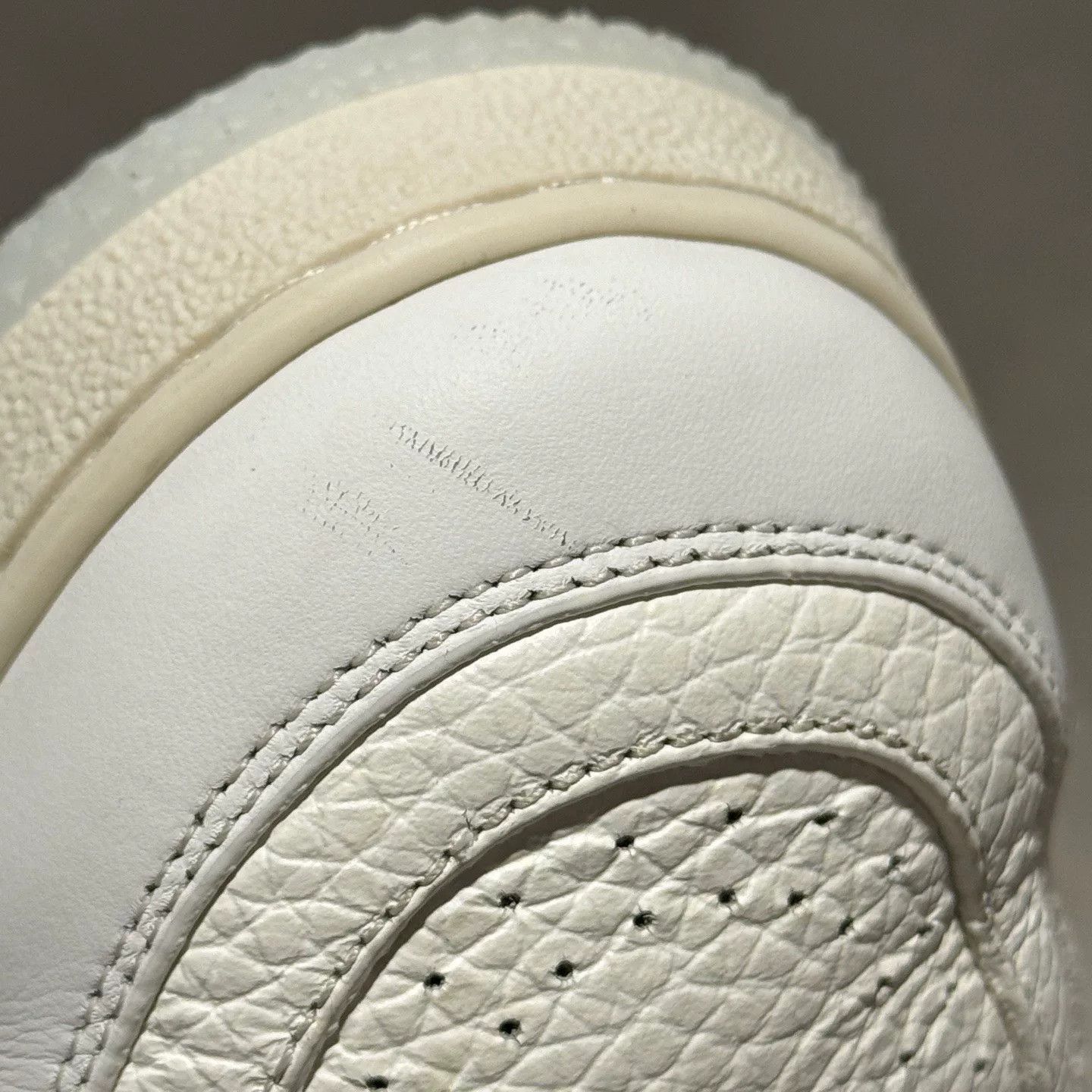 Louis Vuitton Louis Vuitton Training White Lowtop Sneakers 43 Men Size US 10 / EU 43 - 9 Thumbnail