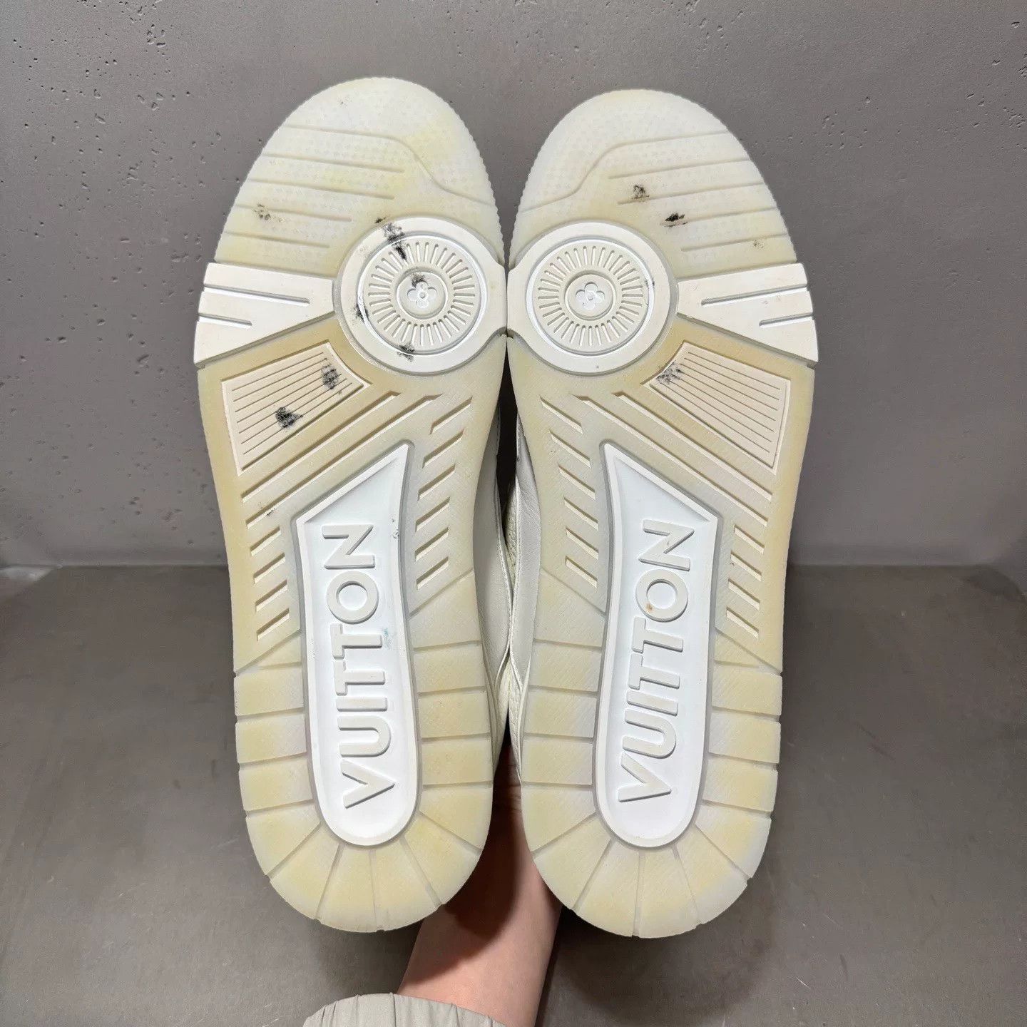 Louis Vuitton Louis Vuitton Training White Lowtop Sneakers 43 Men Size US 10 / EU 43 - 6 Thumbnail